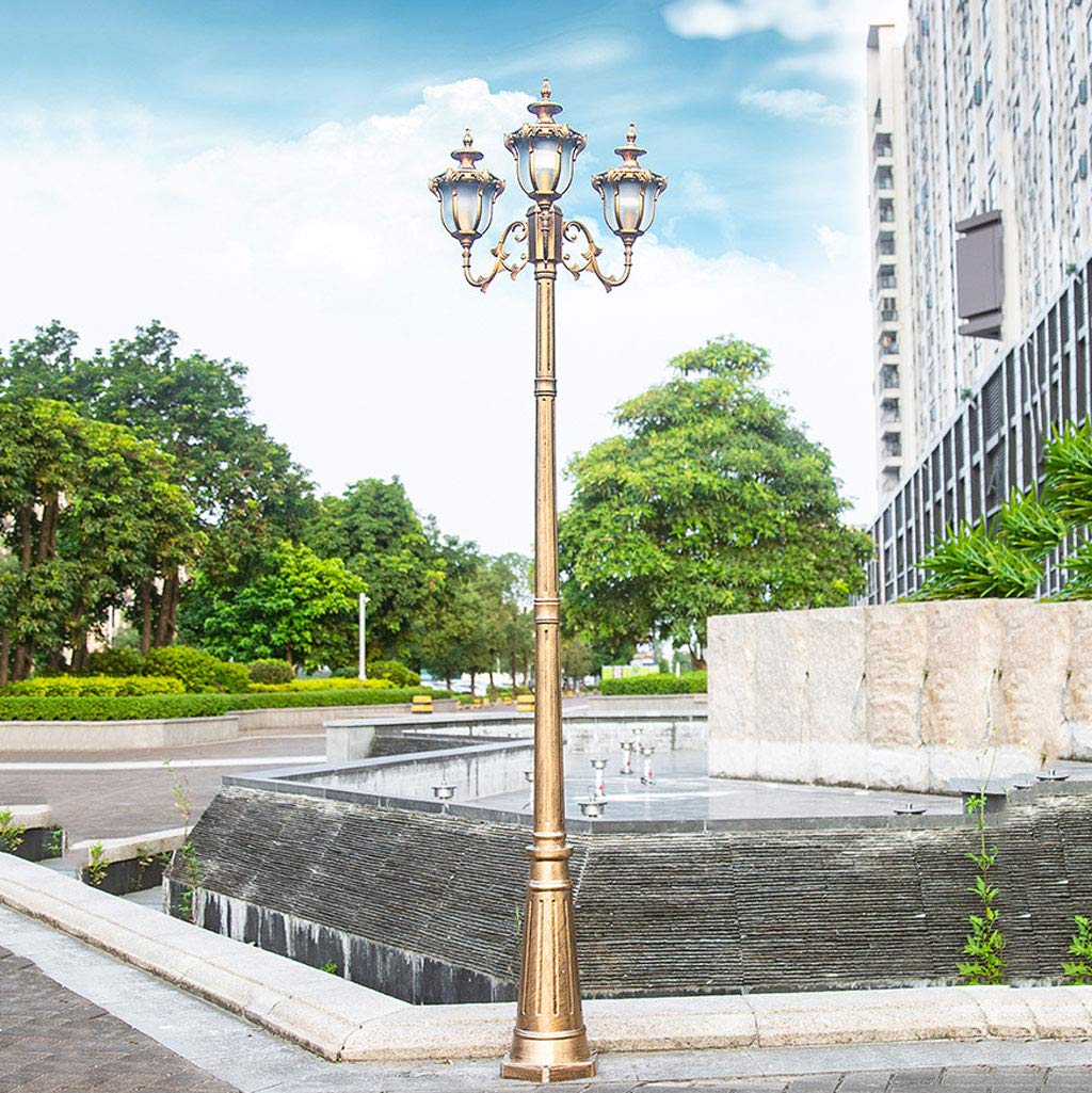 Columna de luz para exteriores, impermeable, para exteriores, patio, jardín, pasarela o decoración, poste de luz dorado con paneles de luces europeas de vidrio transparente, 3 cabezales