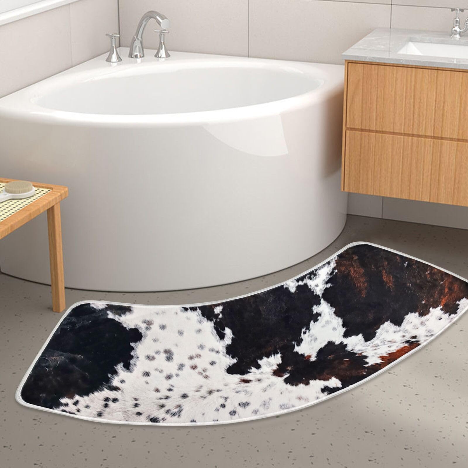 BBSET Badematte aus Kuhhaut, gebogen, 45,7 x 144,8 cm, rutschfeste Mikrofaser, weich, saugfähig, für Eckbadewanne, Viertelkreis, Duschkabine (Kuhhaut)