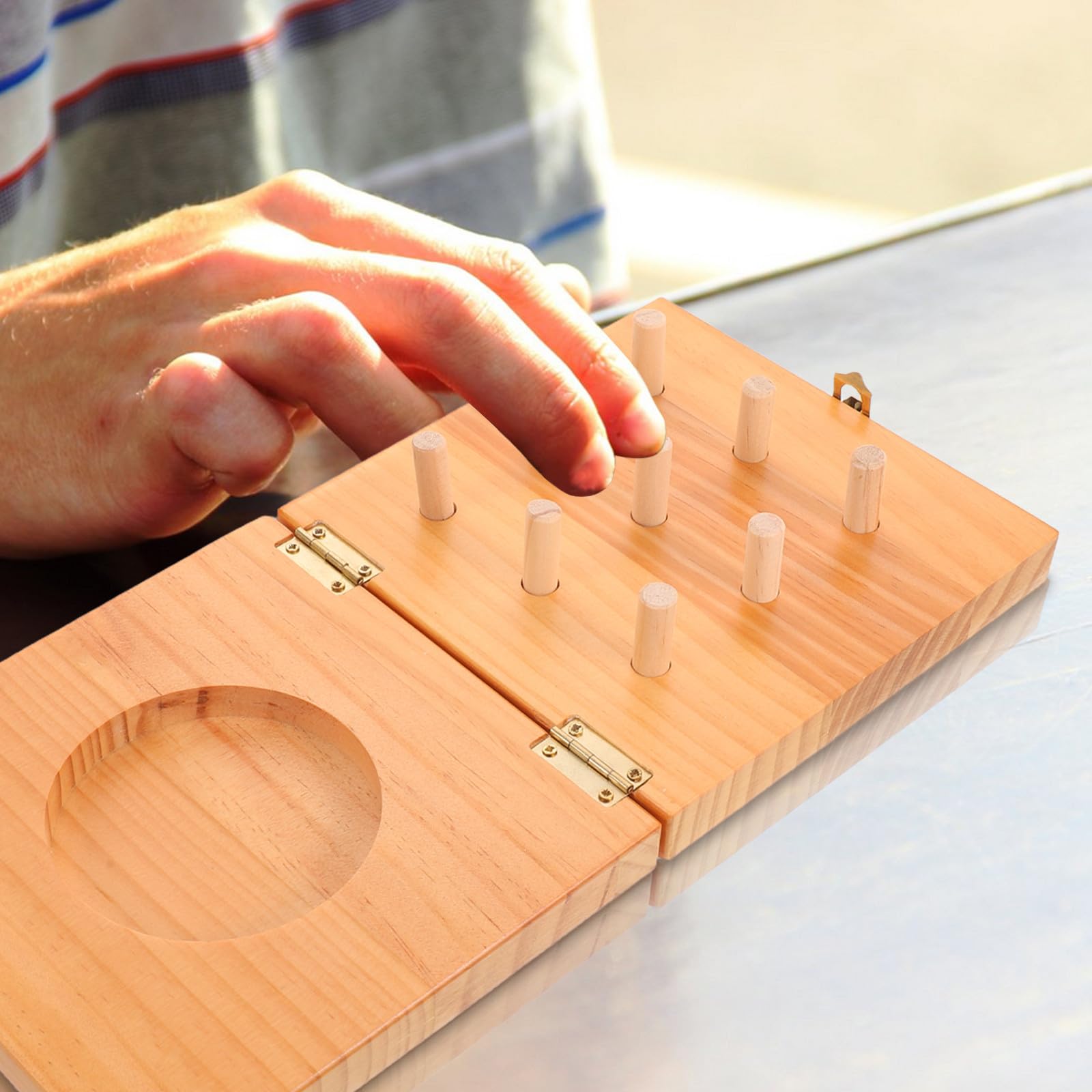 ARTIBETTER Motorikwürfel Holz mit 9 Löchern Verstellbarer Widerstand und Unterstützung der Fingerflexibilität für Krafttherapie und Rehabilitation zu Hause