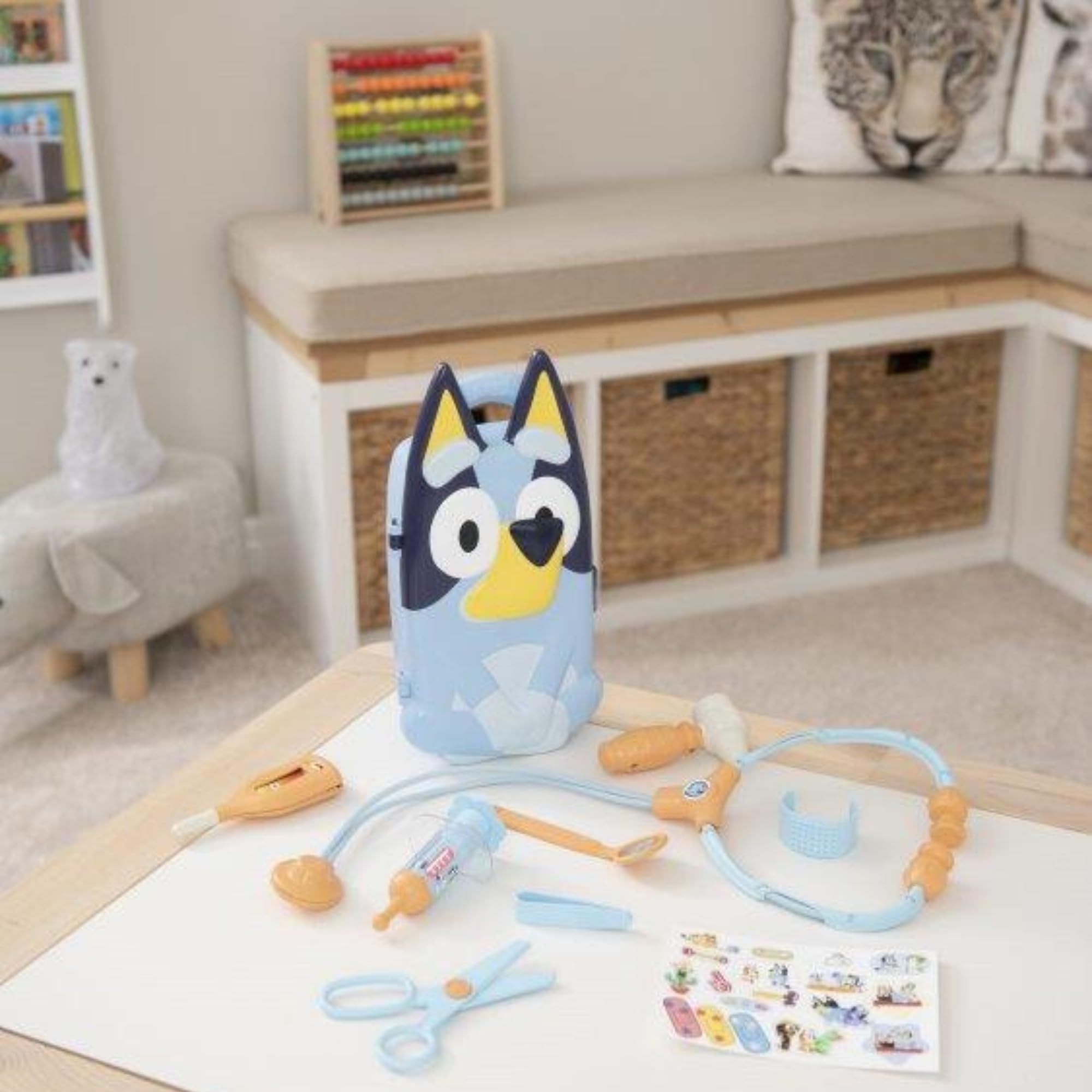 HTI Bluey's Medic Case | Comprend plus de 10 accessoires avec étui de transport | Kit médical d'urgence pour enfants | Jouets éducatifs pour jeux de rôle | 3+