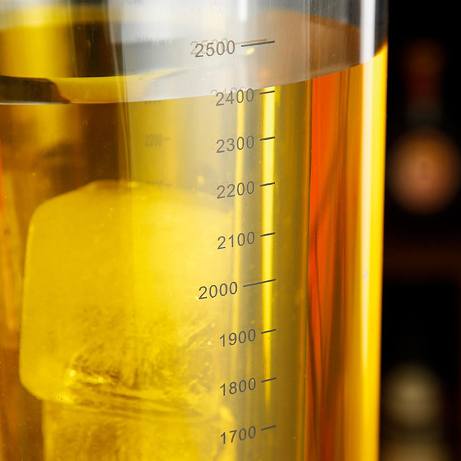 Dispensador de cerveza con grifo para disfrutar de bebidas refrescantes en cualquier reunión. Tamaño de 18 x 51 cm. Dispensador de cerveza para