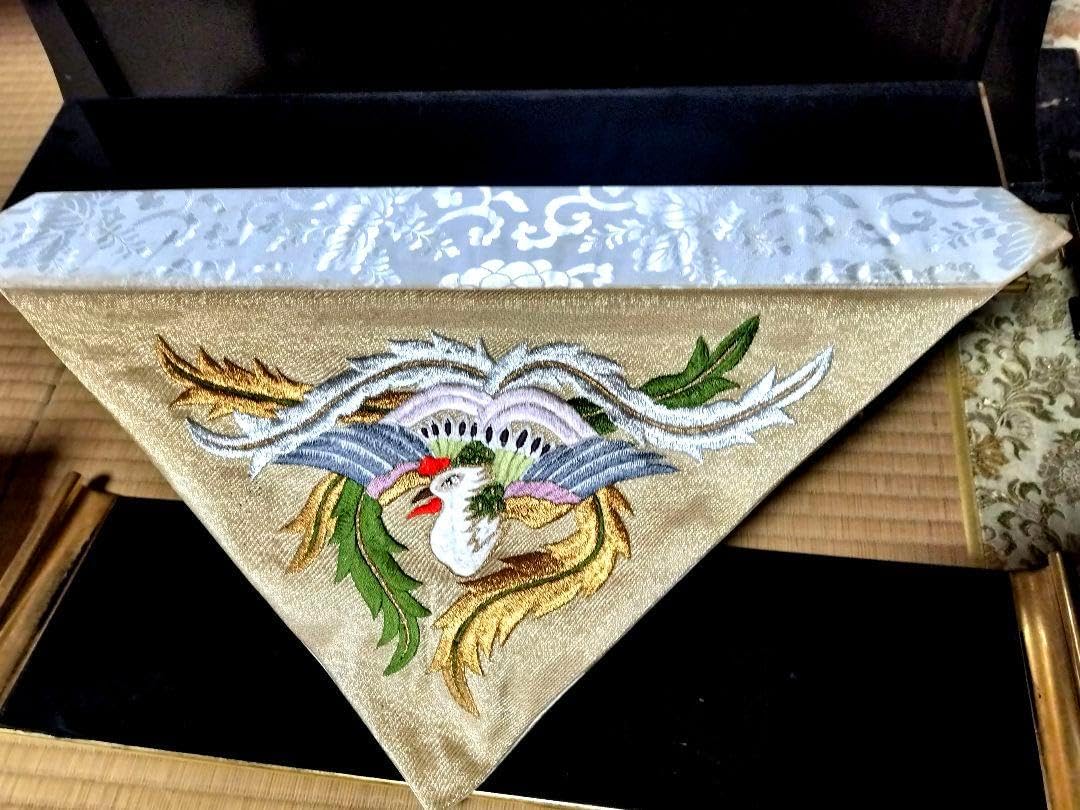 中央香台 : 高さ40cm、天板20cm角 中央香台 : 高さ40cm、天板20cm角