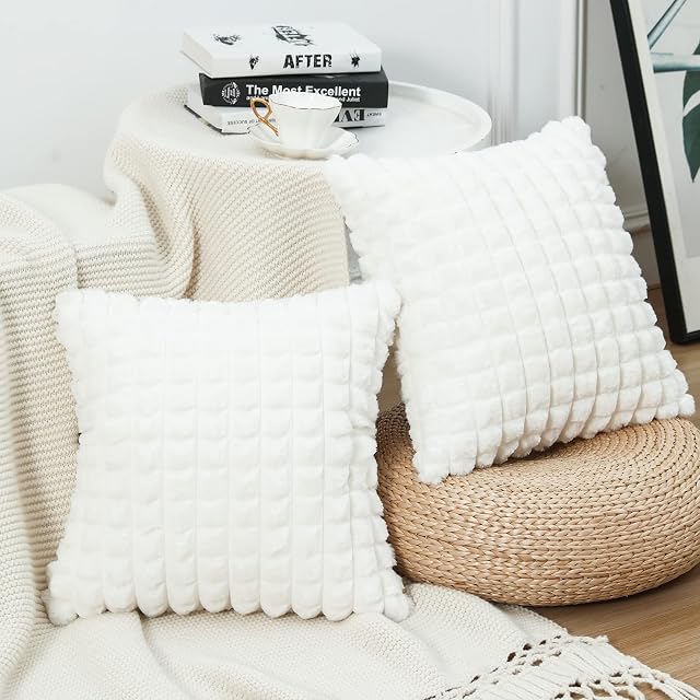 Mandioo Set of 2 Super Soft Plush White Cushion Covers 40cm x 40cm 16x16 Inch Faux Fur Plaid Texture Throw Pillow Cases Square Decorative Pillowcases For Home Decor Sofa Couch Bed Livingroom