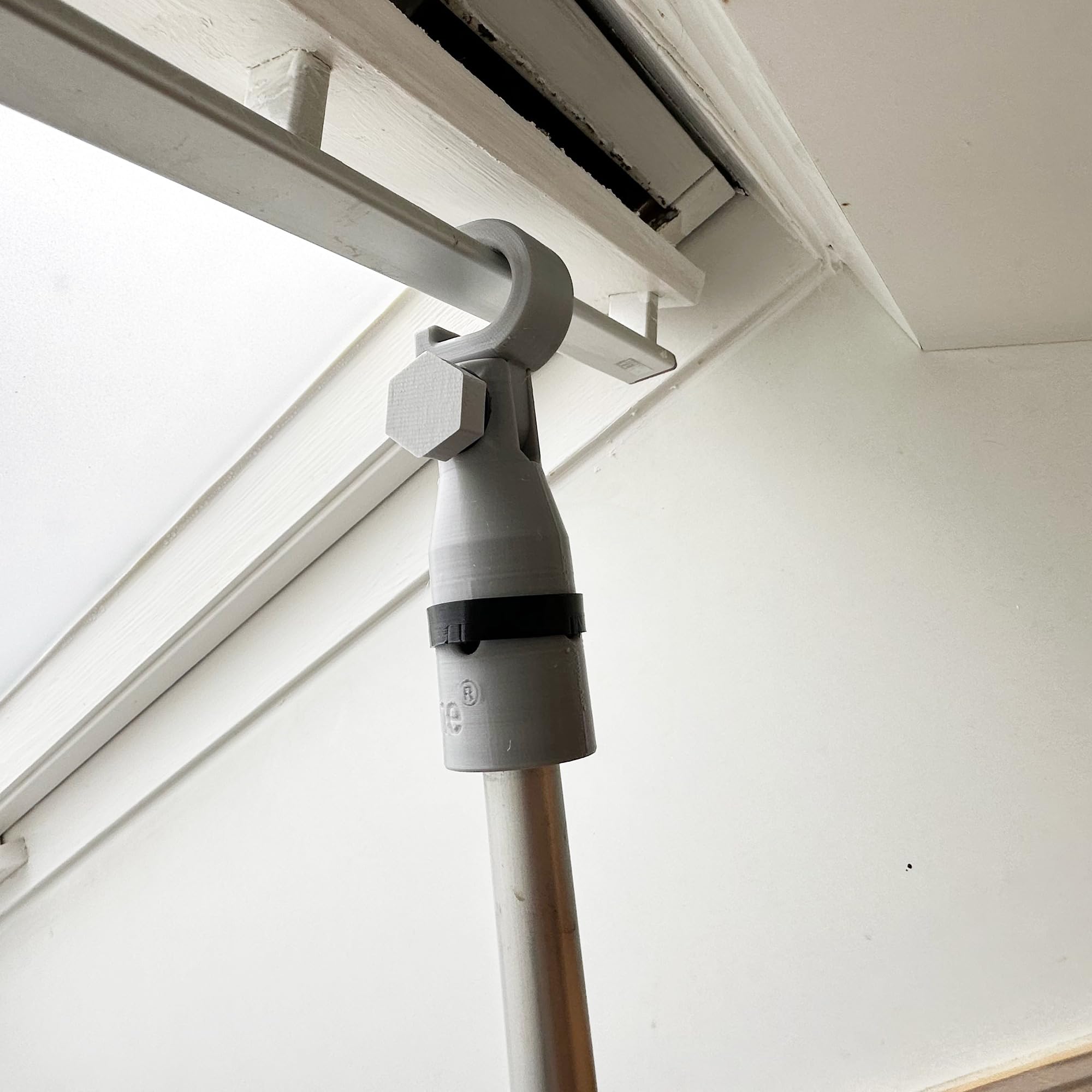 Dachfenster-Öffner Aufsatz Set mit 2 Haken für Teleskopstangen | Zubehör mit starrem und beweglichem Haken zum Öffnen hoher Fenster ohne Leiter, werkzeugloser Wechsel, passend bis 12m.