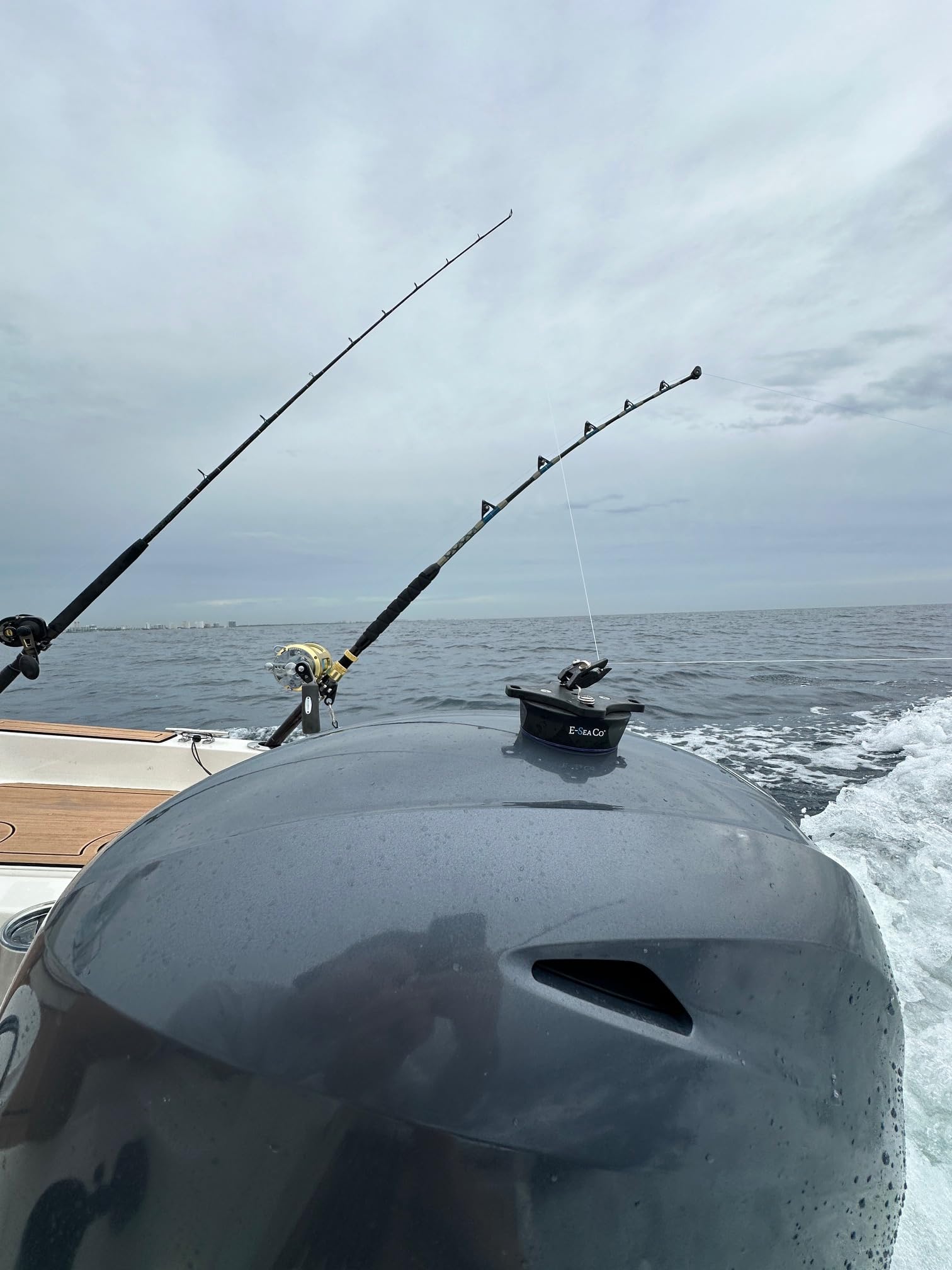 E-Sea Company: E-Sea Clip- Heavy-Duty Suction Mounted Flat-line Release Clip for Fishing/Trolling. Great for Power Boats, Sailboats and Fishing Boats!