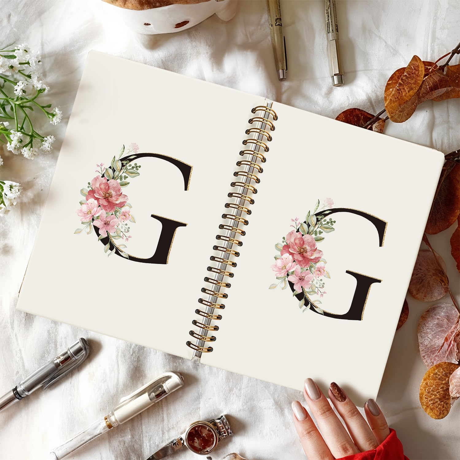 Cuaderno de letra G con inicial G, cuaderno personalizado con monograma de flores rosadas y doradas, regalos para mujeres, cuaderno en espiral personalizado, 5.5 x 8.3 pulgadas