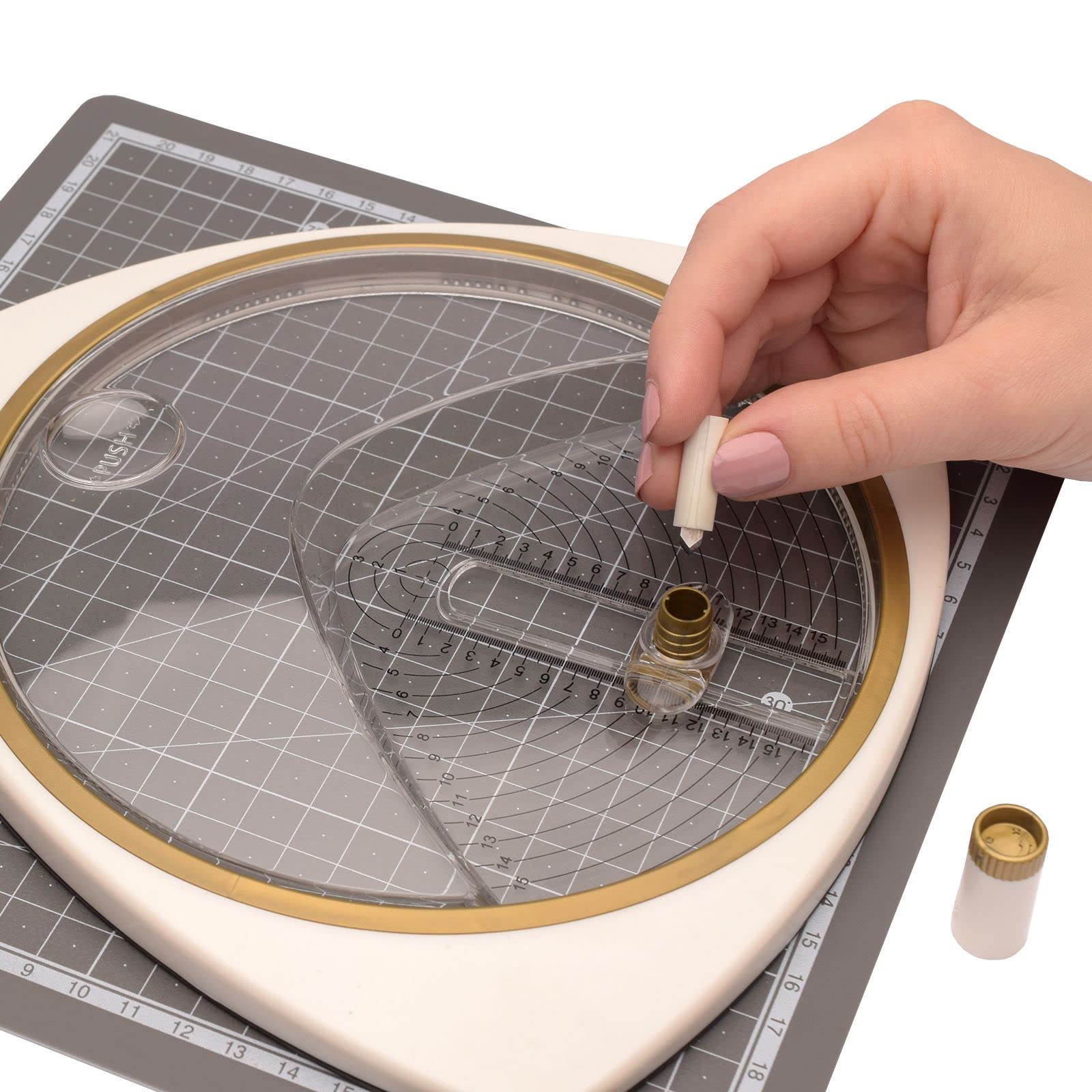 Vaessen Creative Kreisschneider mit Selbstklebende Schneidematte 24 x 24 cm – Papierschneidemaschine und Bastel Zubehör für Ausschneiden von Kreisen Ø2,5 – Ø15 cm aus Tonkarton, Pappe und Schaumstoff