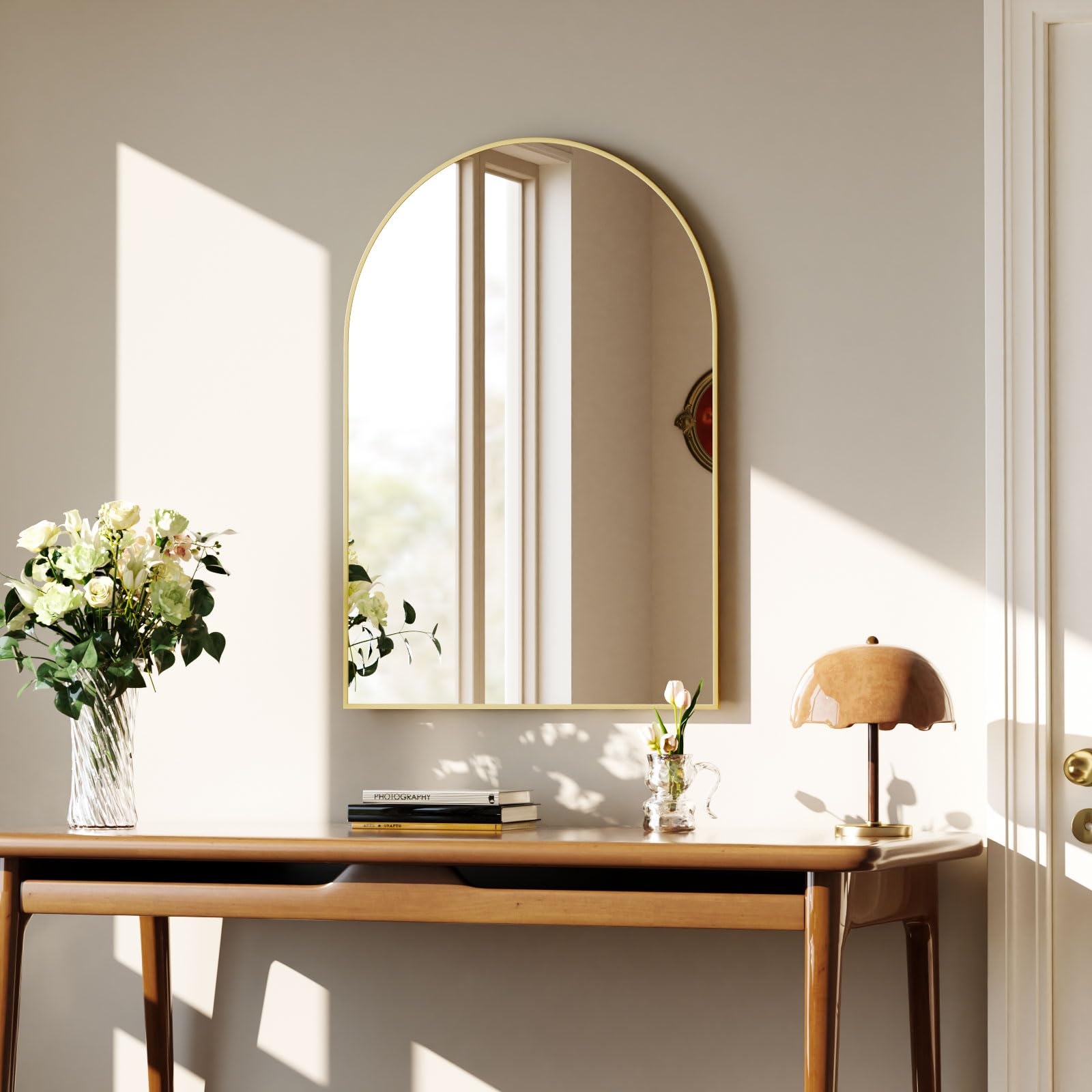 Koonmi Spiegel Gold 51×76cm Dekorative Wandspiegel Bogen Halbkreisförmig Spiegel, Gold Wandspiegel Badspiegel mit Aluminiumrahmen für Badezimmer Flur Wohnzimmer, Schlafzimmer