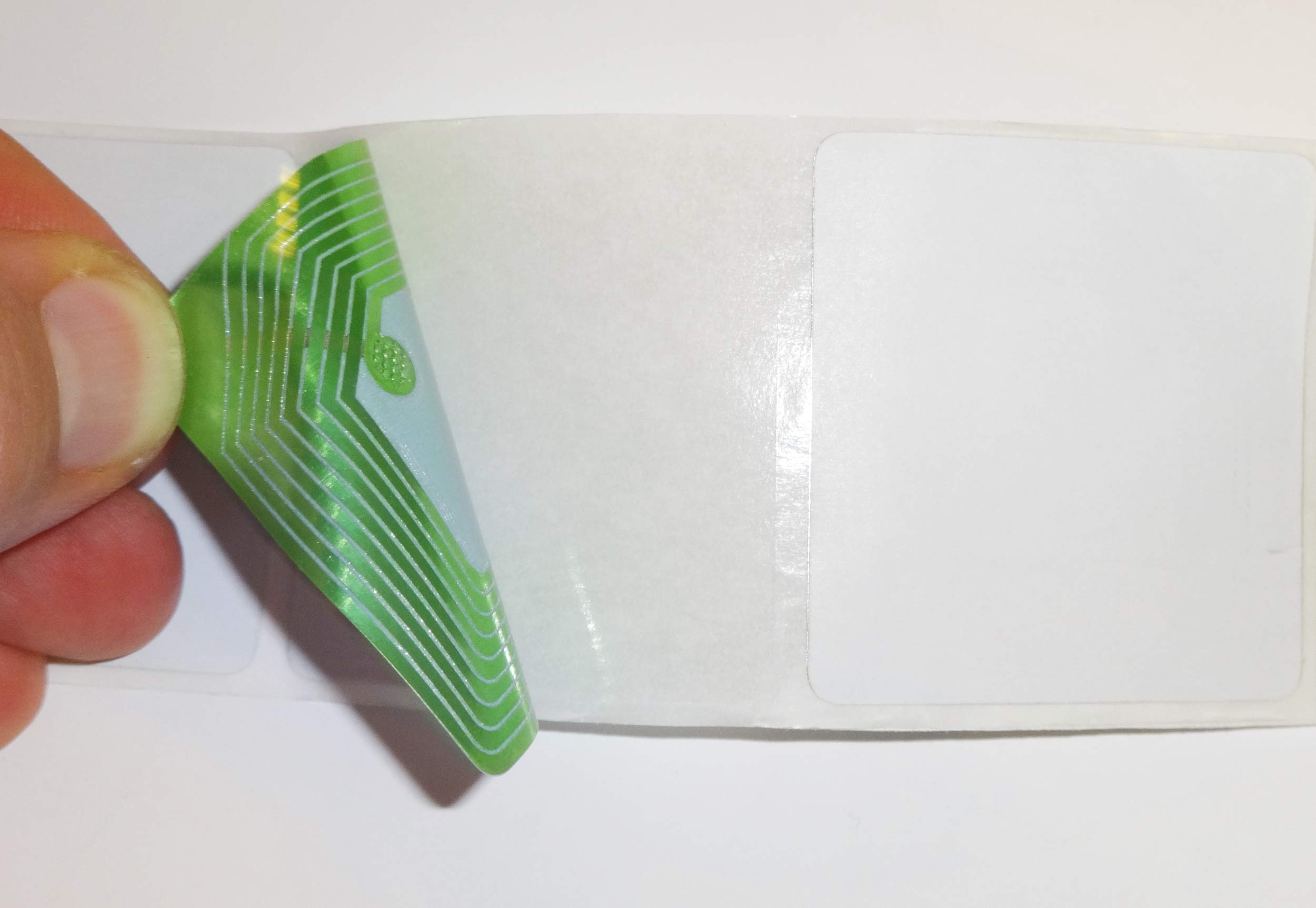O&W Security Sicherungsetiketten 2000 Stück – 8,2 MHz Klebeetiketten 4x4 cm, weiß mit Dummy-Barcode, deaktivierbar, kompatibel mit gängigen Warensicherungssystemen, Einzelhandel