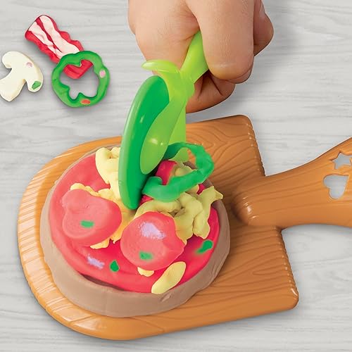 Miniatura 7 de Play-Doh Kitchen Creations - Juego de horno de pizza con 6 latas y 8 accesorios, suministros para el aula de regreso a clases, juguetes de comida y
