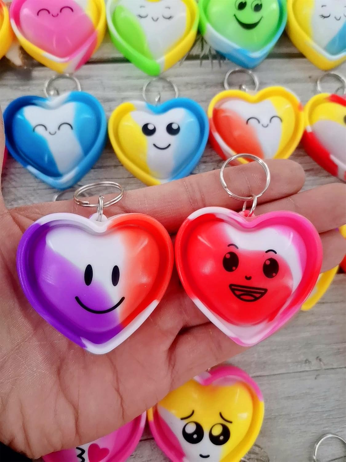 30 packs Bulk Heart expression Mini Pop Fidget Keychain For Kids Him Her Gifts Toys，Birthday Valentine Party Favors, Valentine's Day Wedding Party Favors Classroom Student Gifts
