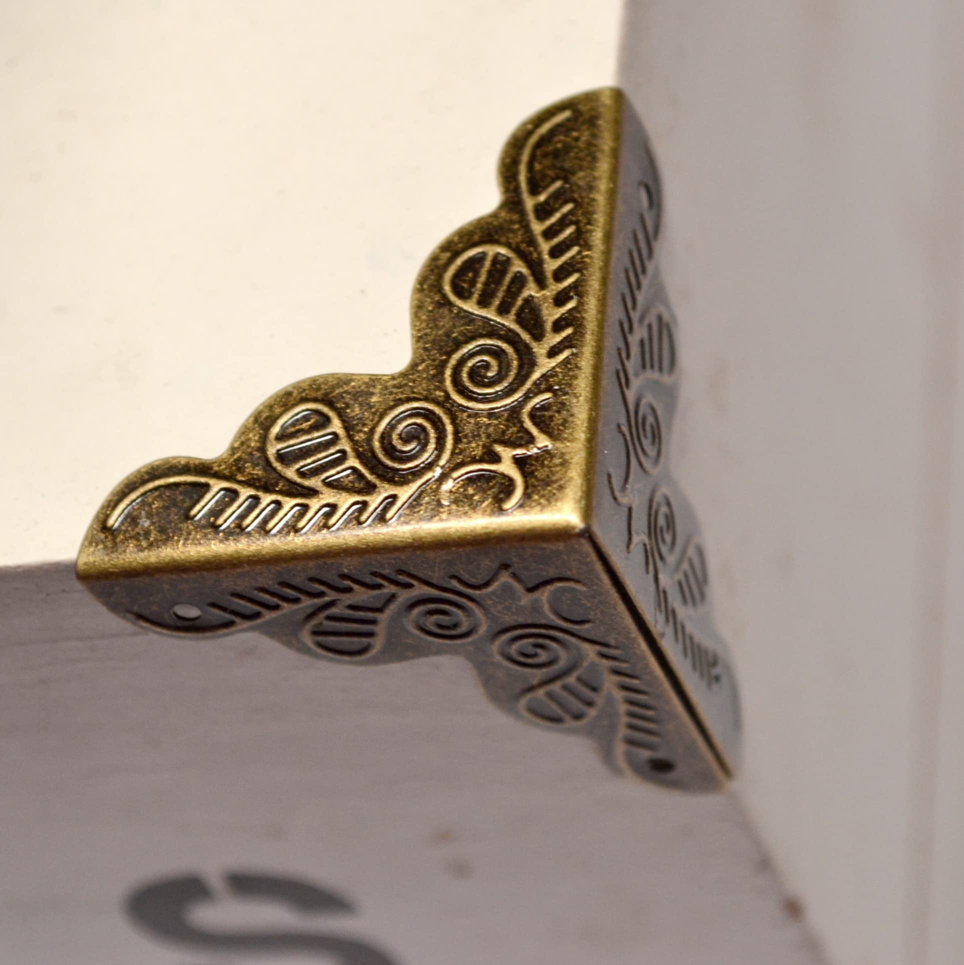 20 Pcs Vintage Bronze Corner Protectors Decorative Metal Edge Covers Antique Triangle Safety Guards Retro Right Angle Bracket with Nail for Furniture Jewelry Box Wood Case Small Size (Side Length:1") — Amazon image 6