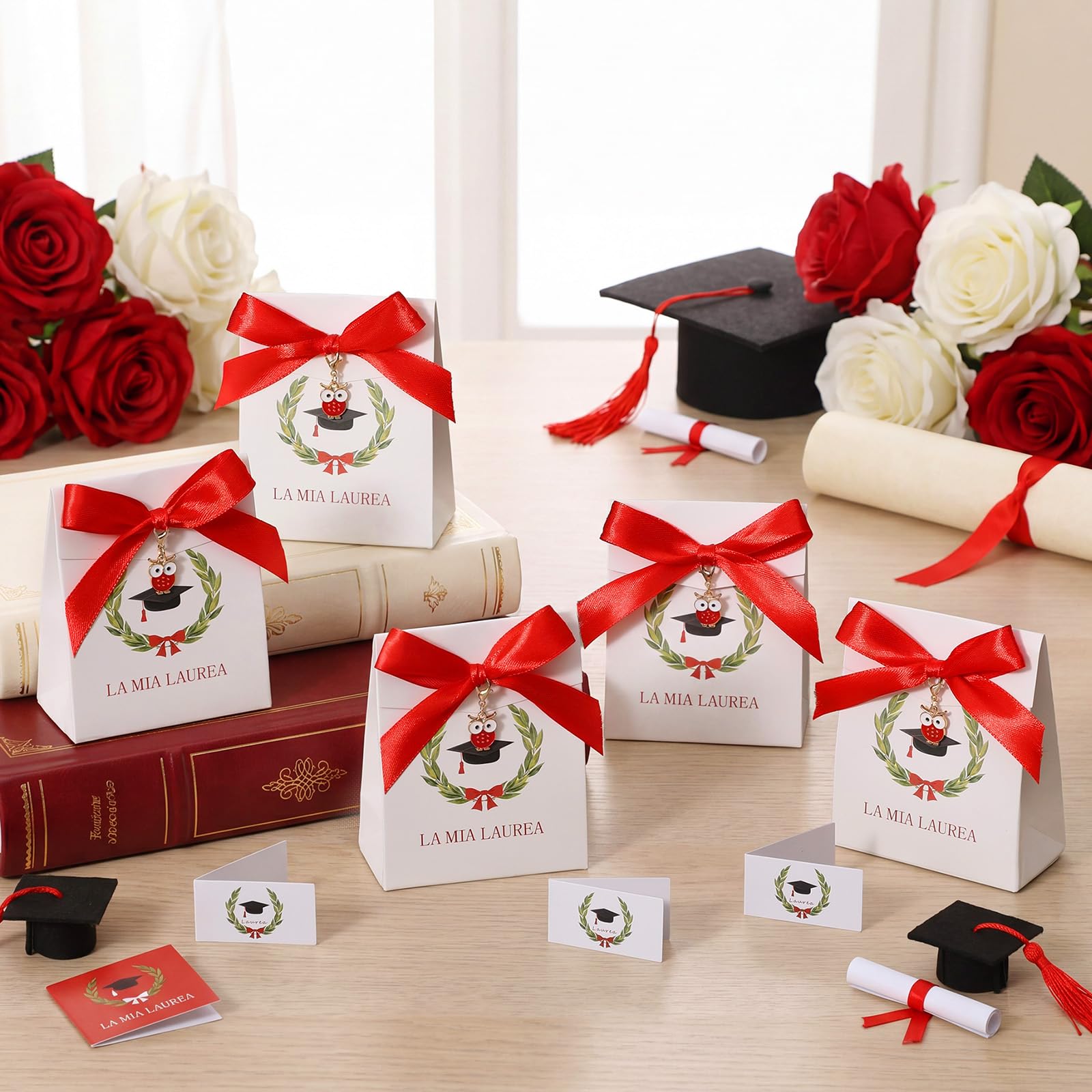 BBTO 50 Set Bomboniere Laurea per Festa con Scatoline Portaconfetti La Mia Laurea Portachiavi Gufo Portafortuna Bigliettini Nastro Rosso per Ospiti Cerimonia Festa Decorazioni Gadget Regalo
