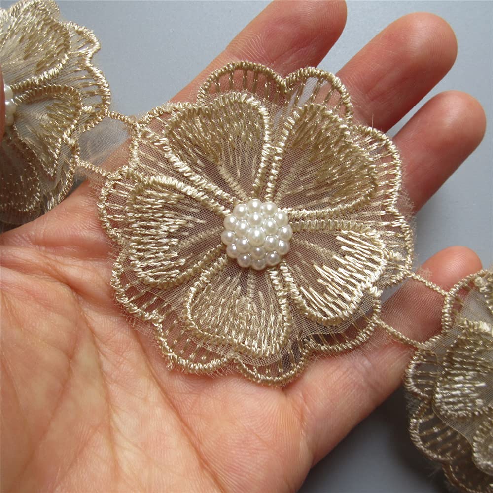 Deze papieren ballen hebben mooie gouden afwerkingen Deze papieren ballen hebben mooie gouden afwerkingen