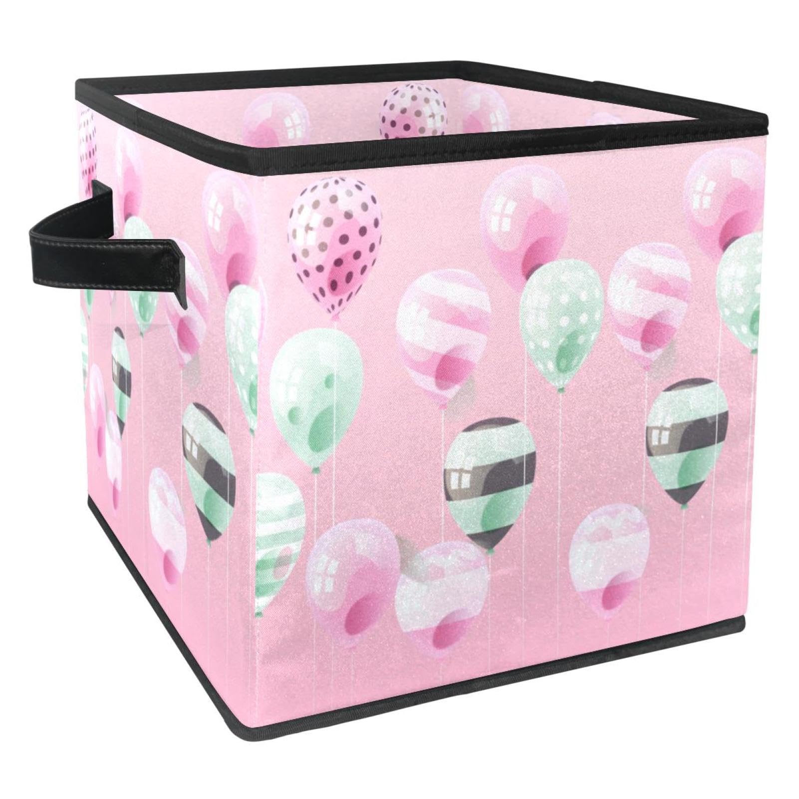 Organiseur en tissu pour jouets et livres parfait dans une chambre de bébé