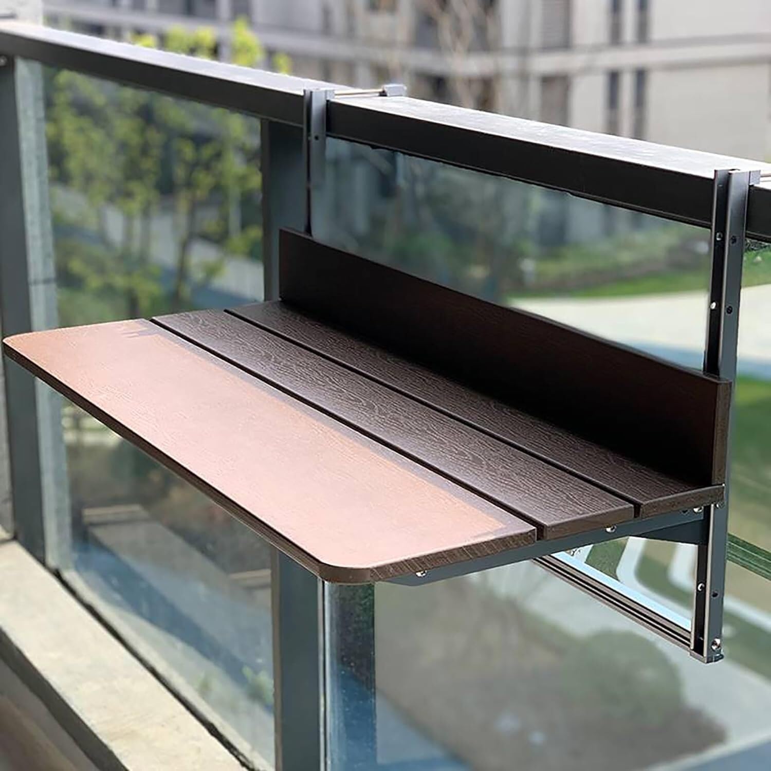 Table de balcon suspendue pour un café en terrasse
