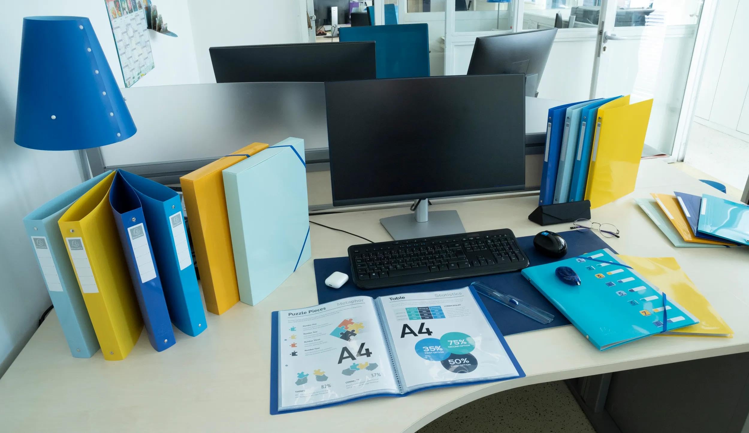 Exacompta 88182E 12er Pack Sichtmappe BeeBlue aus blickdichten Recycling-Kunststoff DIN A4 mit 30 Klarsichthüllen, 60 Sichten, Aktenhülle, Prospekthülle, Marineblau Blauer Engel
