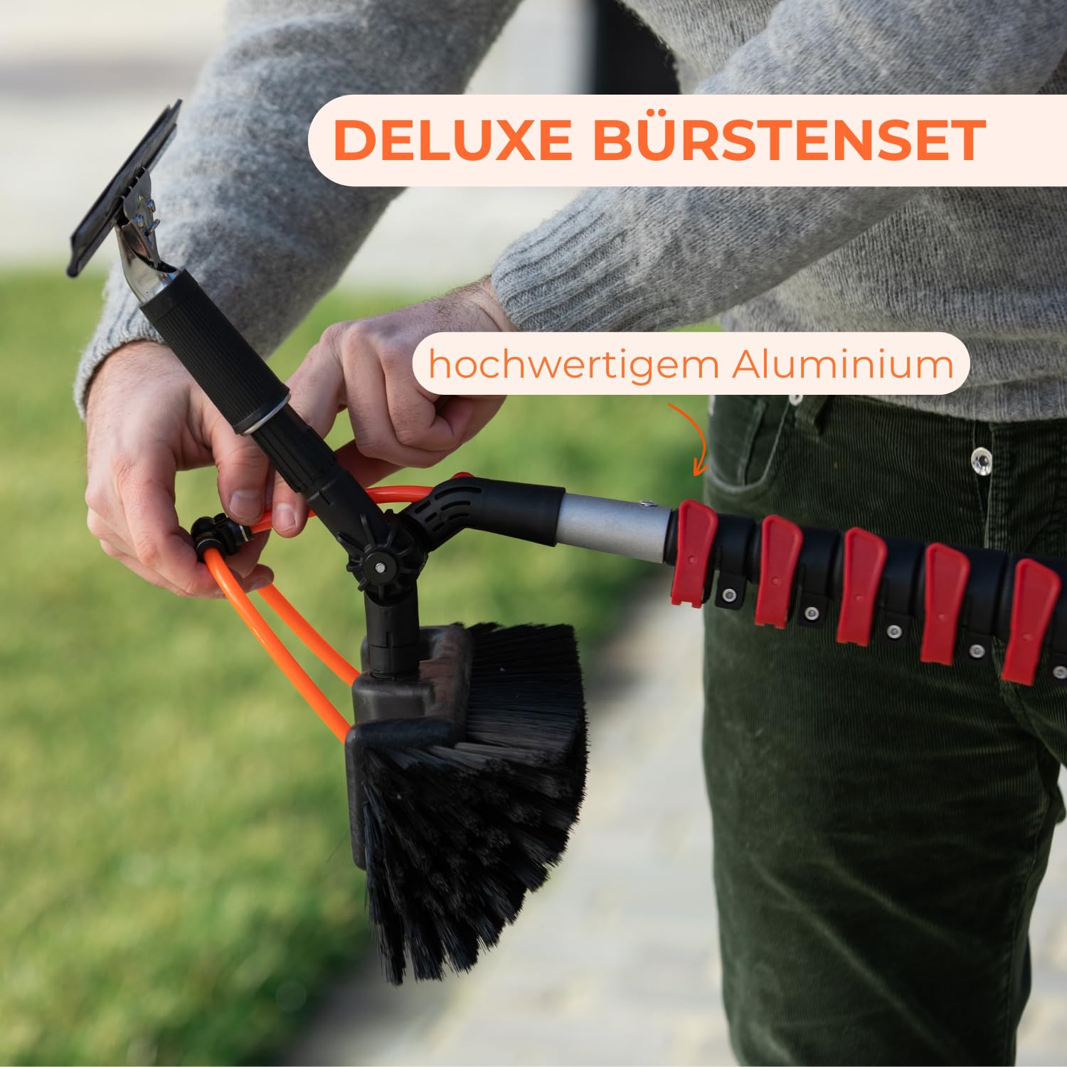 aquascopic 2-in-1 Teleskopstange mit 5-Flächen-Bürste und Fensterwischer– Fensterputzer längenverstellbar – 10m – Fensterreiniger für Sonnenkollektoren - Interner Wasserschlauch