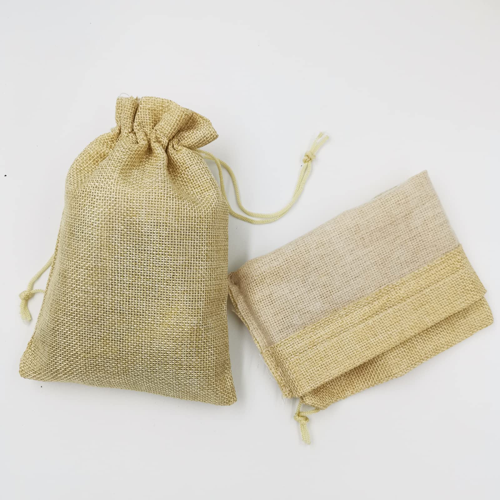 DUGYIRS 30 Pezzi Sacchi di Juta Sacchetti di Sacco con Coulisse Sacchettio Regalo di Iuta 13cmx18cm Piccolo Sacchetti Regalo per Gioielli Artigianali Festa Nozze(Giallo Chiaro)