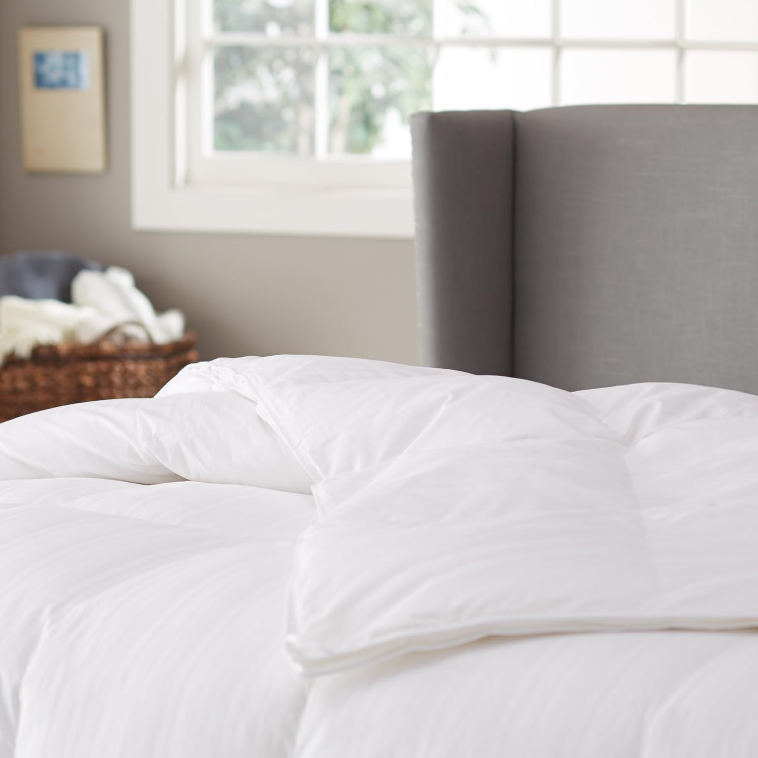 Amazon Brand – Pinzon Hypoallergenic White Duck Down Comforter, 100% Cotton Cover - Medium Warmth, King
