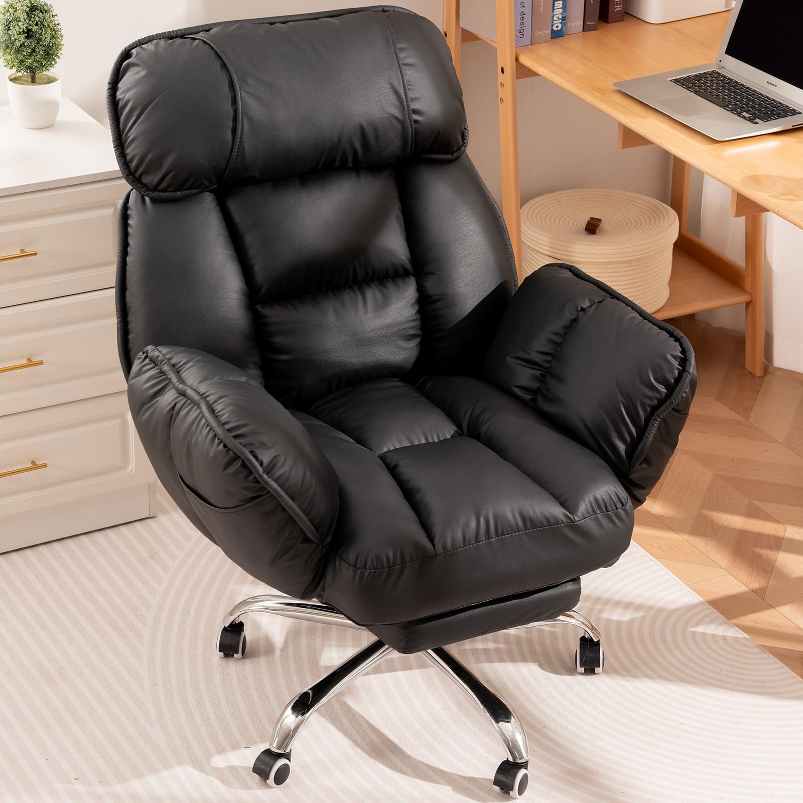 Bürostuhl Ergonomisch mit Fußstütze, Komfort im Sofa-Stil, Weiche Armlehnen | Strapazierfähiges Kunstleder, Rückenlehne mit 5 Positionen, Höhenverstellbar，Gaming Stuhl mit Rollen, Chefsessel Schwarz