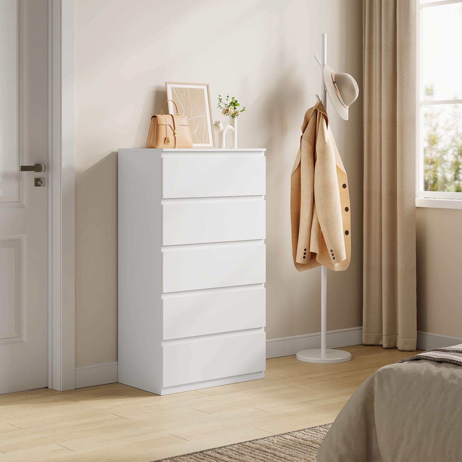 WOLTU Cassettiera Camera da Letto con 5 Cassetti Bianca, Mobiletto Salvaspazio in Stile Moderno, per Soggiorno Ingresso, 60x37x110 cm, in Legno, KMD006ws