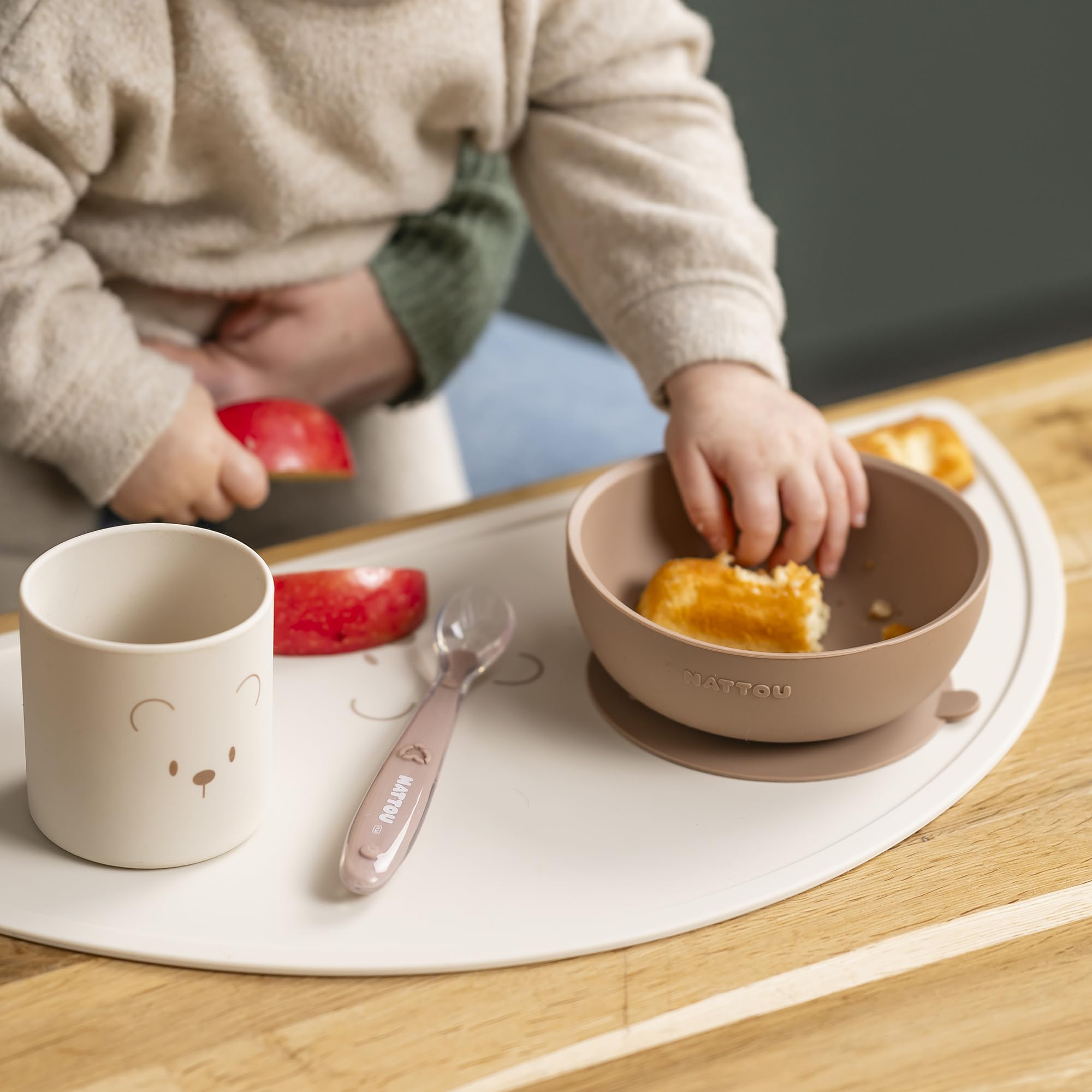 Nattou Stoviglie in Silicone per Bambini, 4 Pezzi, 1 Cucchiaio, 1 Ciotola con Coperchio, 1 Bicchiere, 1 Tovaglietta, Senza BPA, Silicone, Naturale