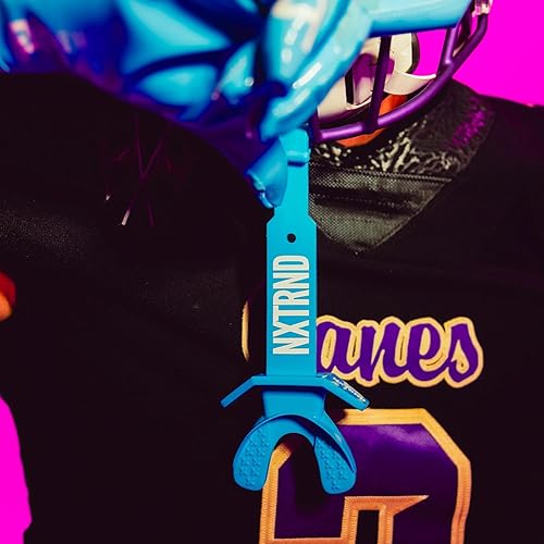 Miniatura 6 de Nxtrnd Two - Protector bucal de fútbol, boquilla de fútbol con correa, se adapta a adultos y jóvenes (azul neón)