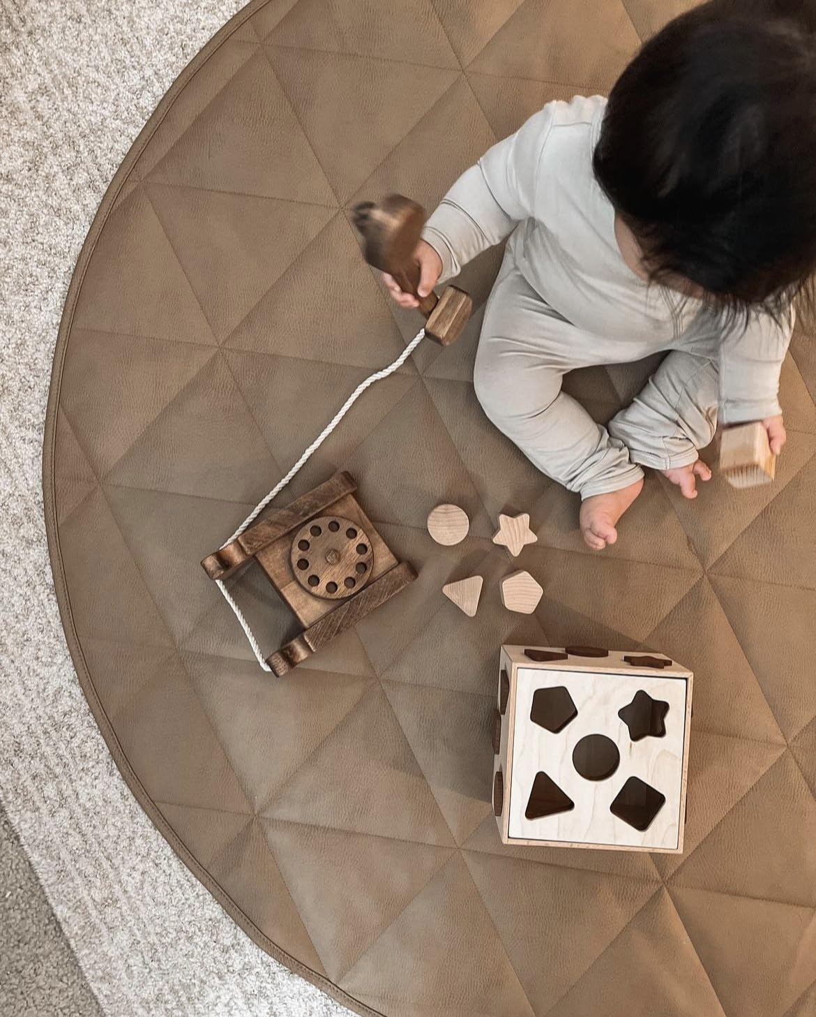 Uniklook Padded Quilted Leather Round 47