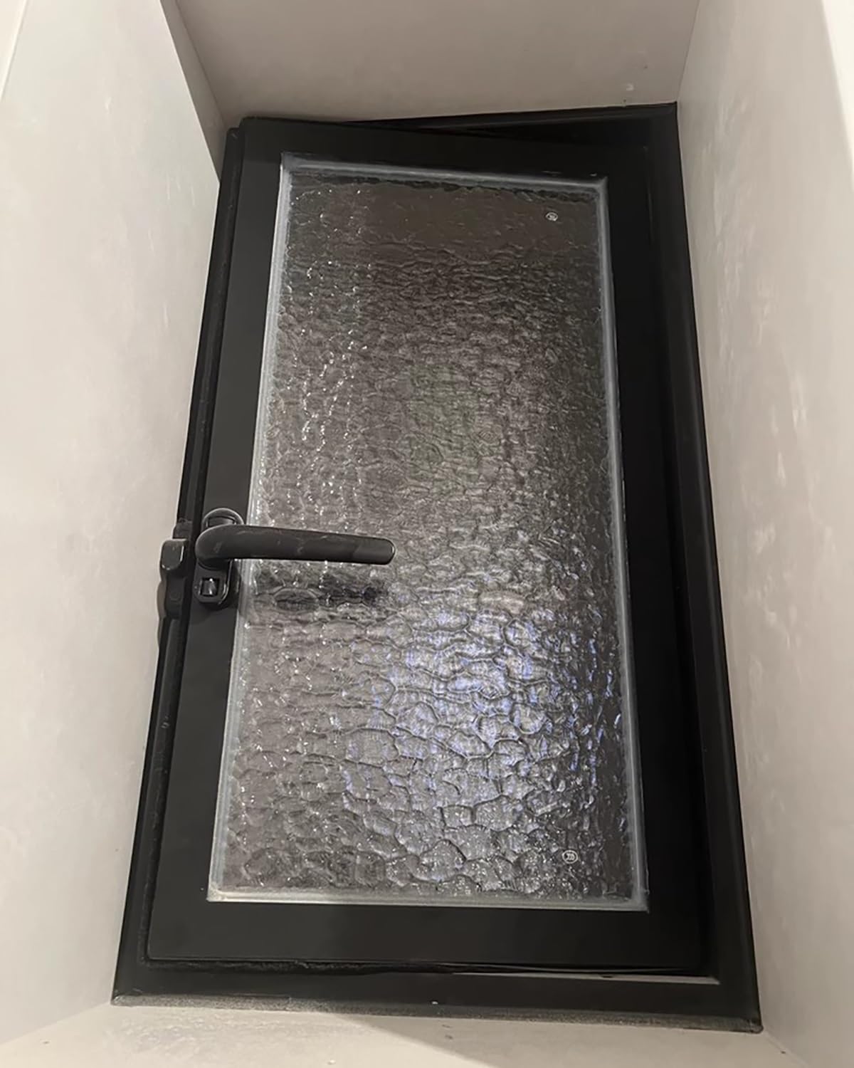 Okno Wymiana Okna Łazienkowego Zapewniającego Prywatność w Szopie, Obrotowe Okna Domowe z Szybami o Falistym Wzorze, Nowoczesne Domowe do Domu(Black,18x14in/45x35cm)