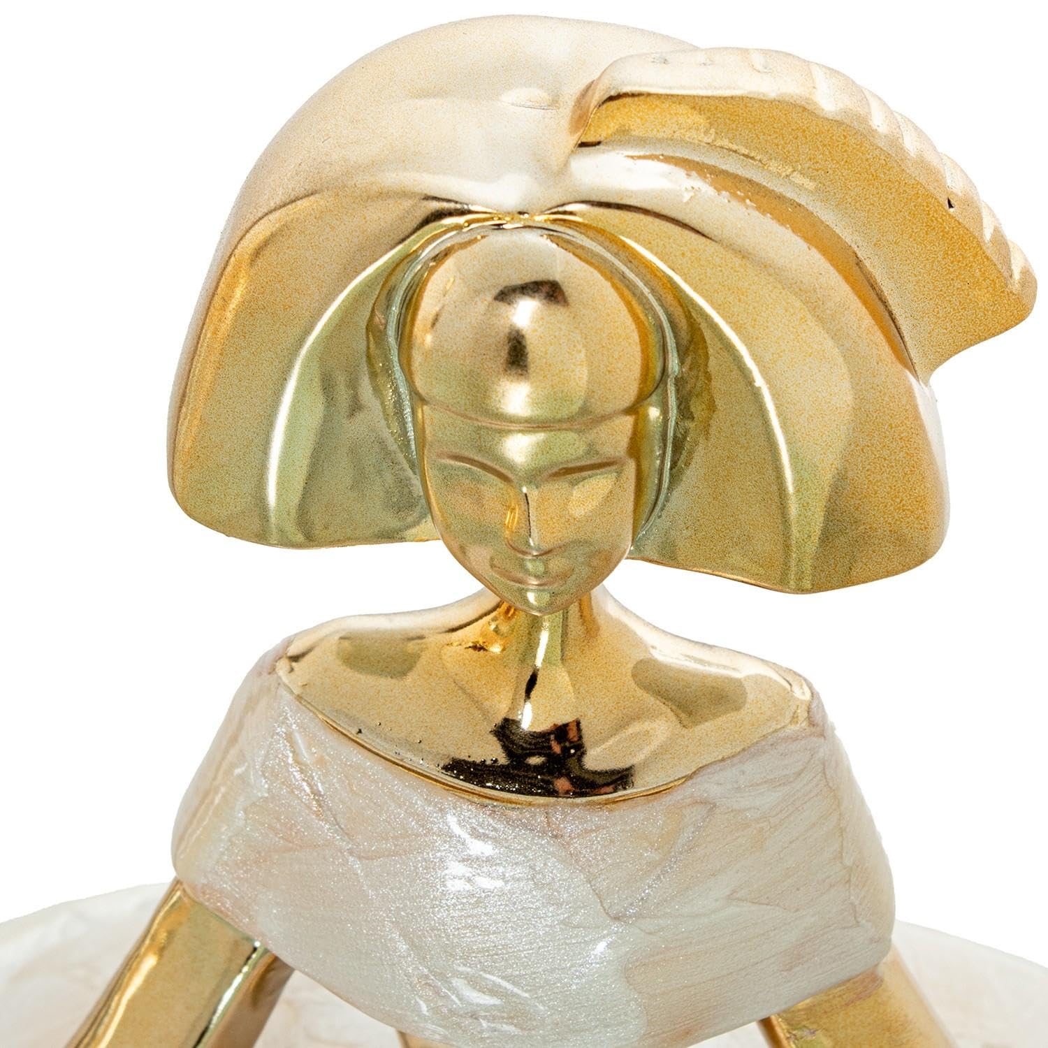 Figura de una menina de Resina y nacar en Dorado y Blanco 24x16x29cm