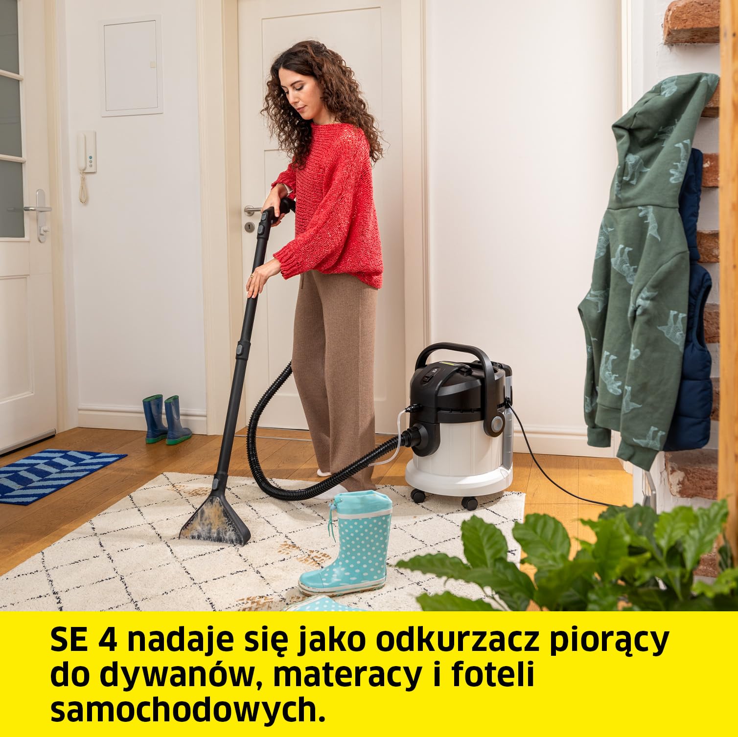 Kärcher odkurzacz piorący SE 4, wąż spryskujący 2 w 1, zbiornik świeżej i brudnej wody: 4 l, ssawki: do mycia podłóg, podłogowa z nasadką do podłóg twardych i dywanów, do tapicerki i szczelinowa