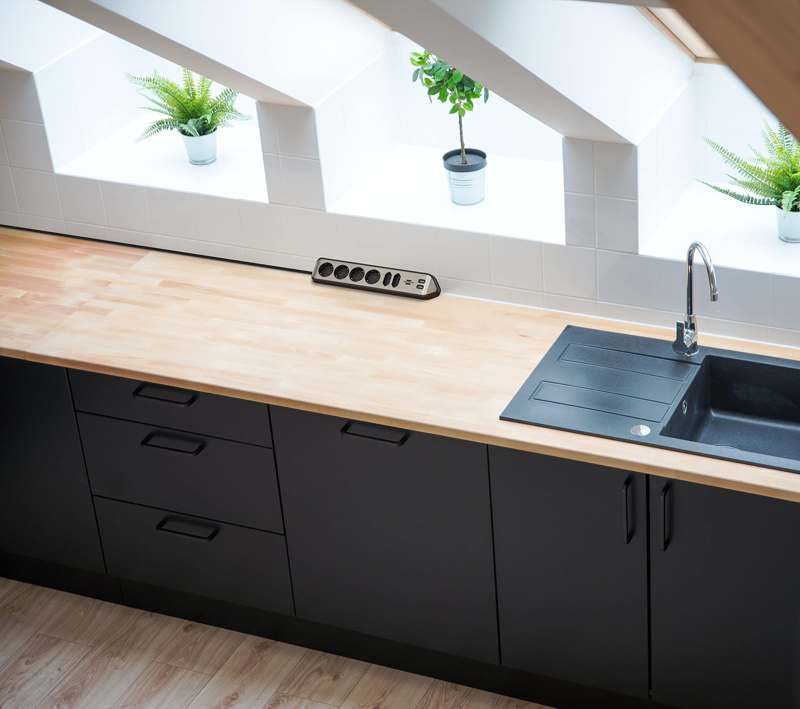 Brennenstuhl 1153590610, 2 m, 6 prese AC, interno, ad angolo, IP20, nero, argento