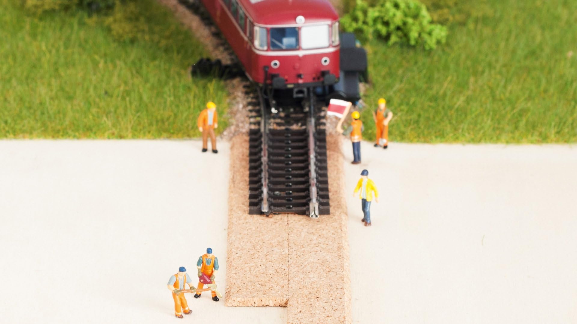 NOCH® Kork-Gleisbettung, 3 mm hoch, Geräuschdämmend für Spurweite H0, ideal für Modellbahn Gleisbau