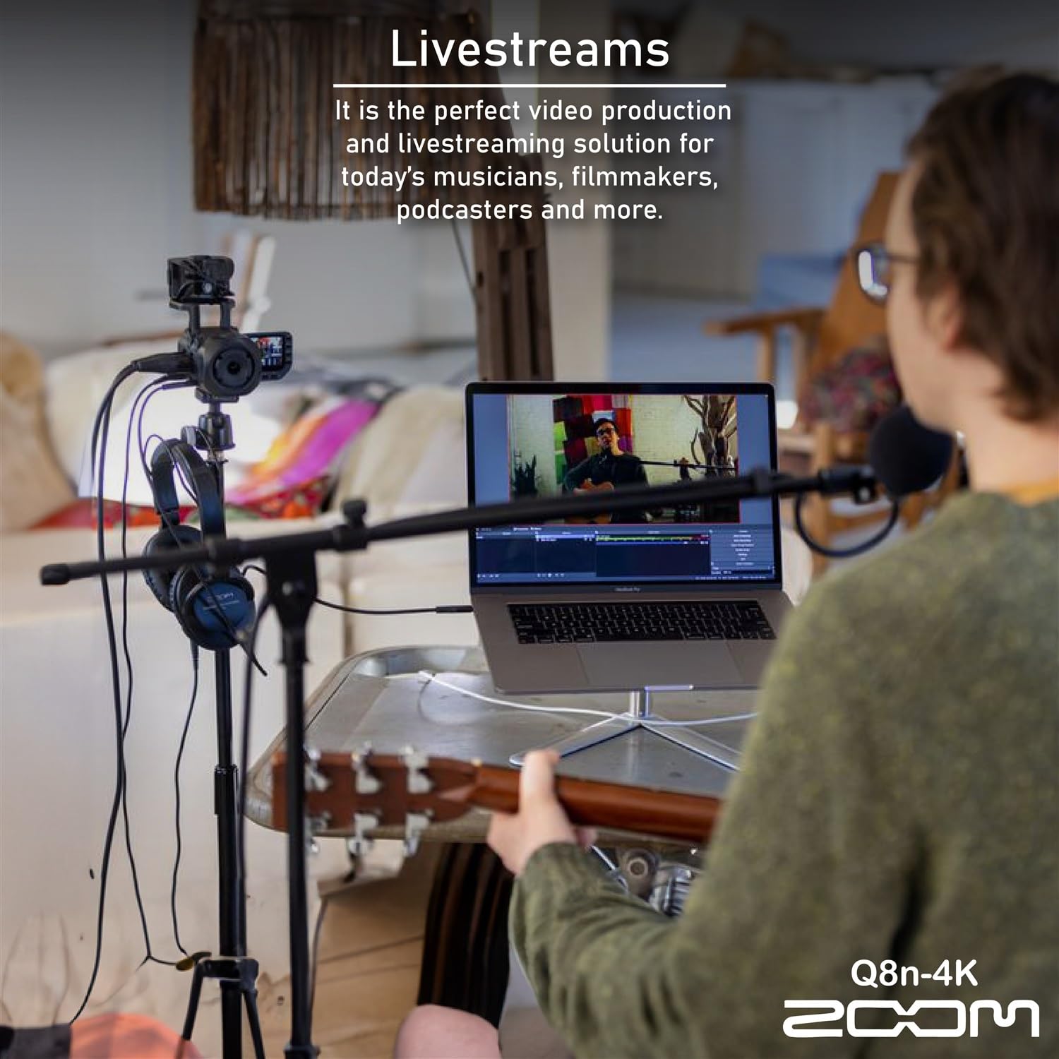 Zoom Q8n-4K Ultra HD handliches Videorecorder-Set mit 128 GB microSDXC-Karte, Tischstativ, Handgriff, SLR-Gadget-Tasche, USB-Kartenleser, wiederaufladbarem Akku, Ladegerät und