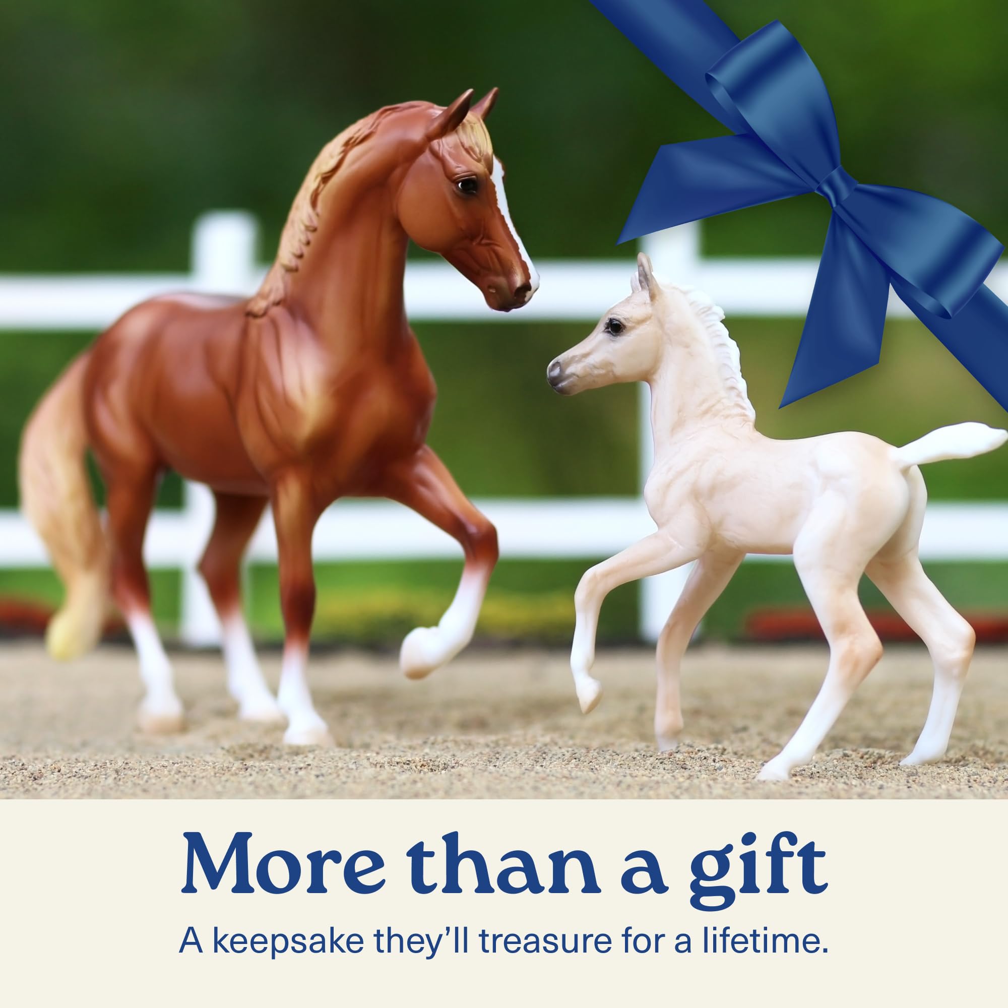 Breyer Horses Freedom Series Power & Precision Pferd & Fohlen Set, Pferdefigur, 22,9 cm L x 17,8 cm H, Modell #B-FS-10251