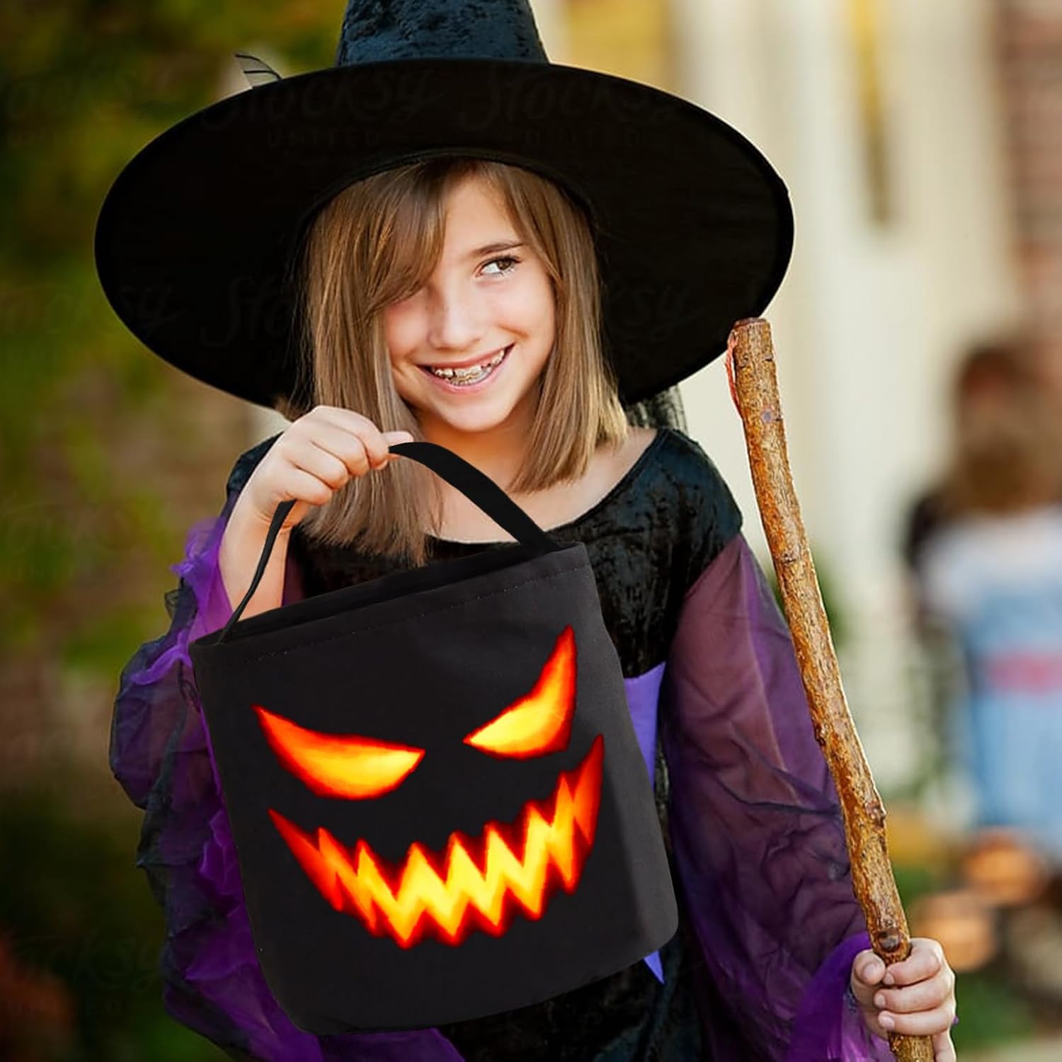 Halloween Treat Bags Scary Face Trick or Treat Bag Creepy Look Candy Bags Non-Woven Tote Bags with Handles Portable Collapsible Candy Present Bags for Party Decoration Favor Supplies