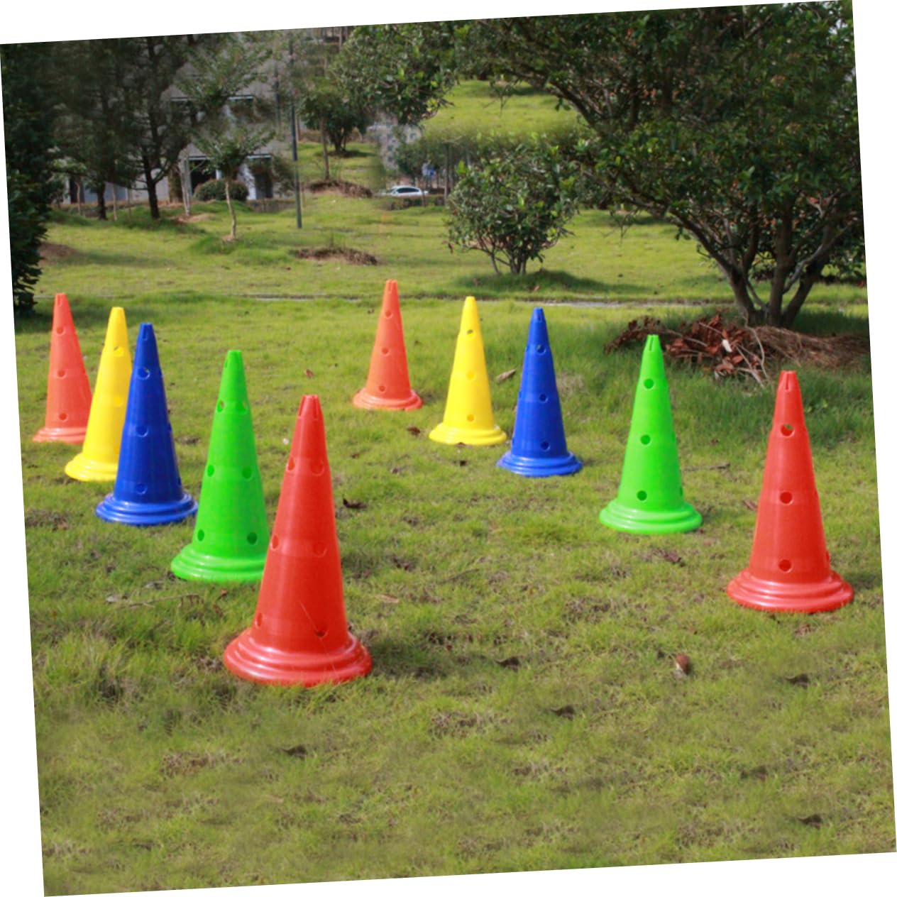 HEMOTON Cônes D'entraînement De Football avec Trous 50 Cm, Plastique Solide, Coupe-Vent, Lot de Marquage Rouge, pour Entraînement Sportif Et Barrage Routier