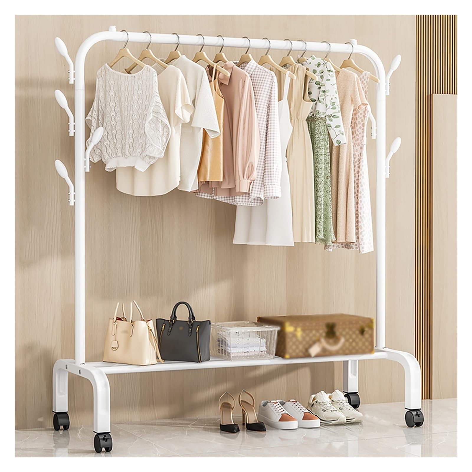 Portant à vêtements blanc et mobile pour organiser votre dressing de chambre et d'entrée