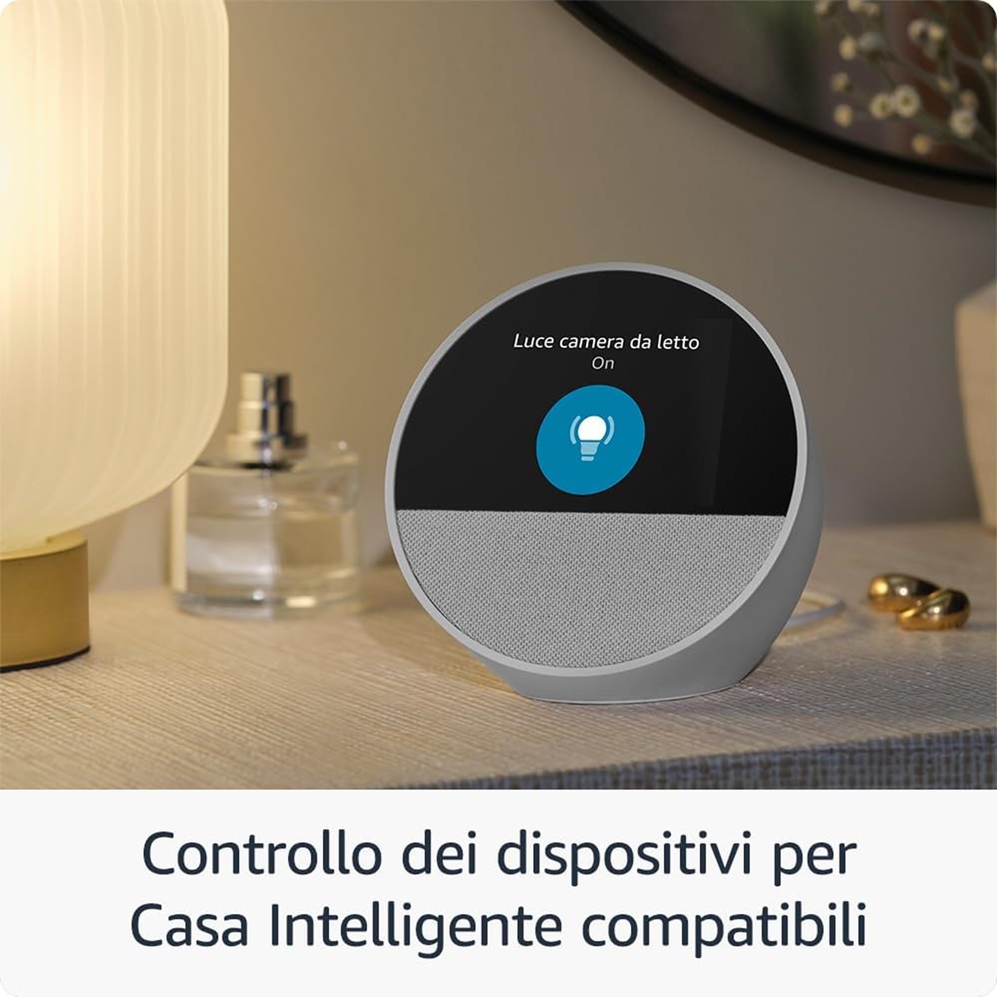 Amazon Echo Spot (Ultimo modello) | Bianco + WiZ Presa intelligente, compatibile con Alexa - Kit di base per Casa Intelligente