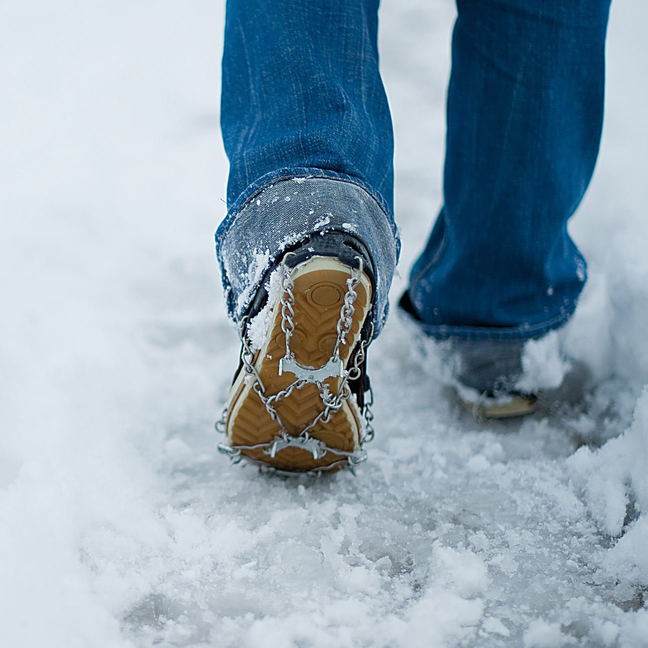 PEARL Schneeschuhe Spikes: 2 Paar Schuhketten für alle Schuhe, Schuhgröße 34-43 (Schuh Schneeketten, Schneeschuhketten, Füße)