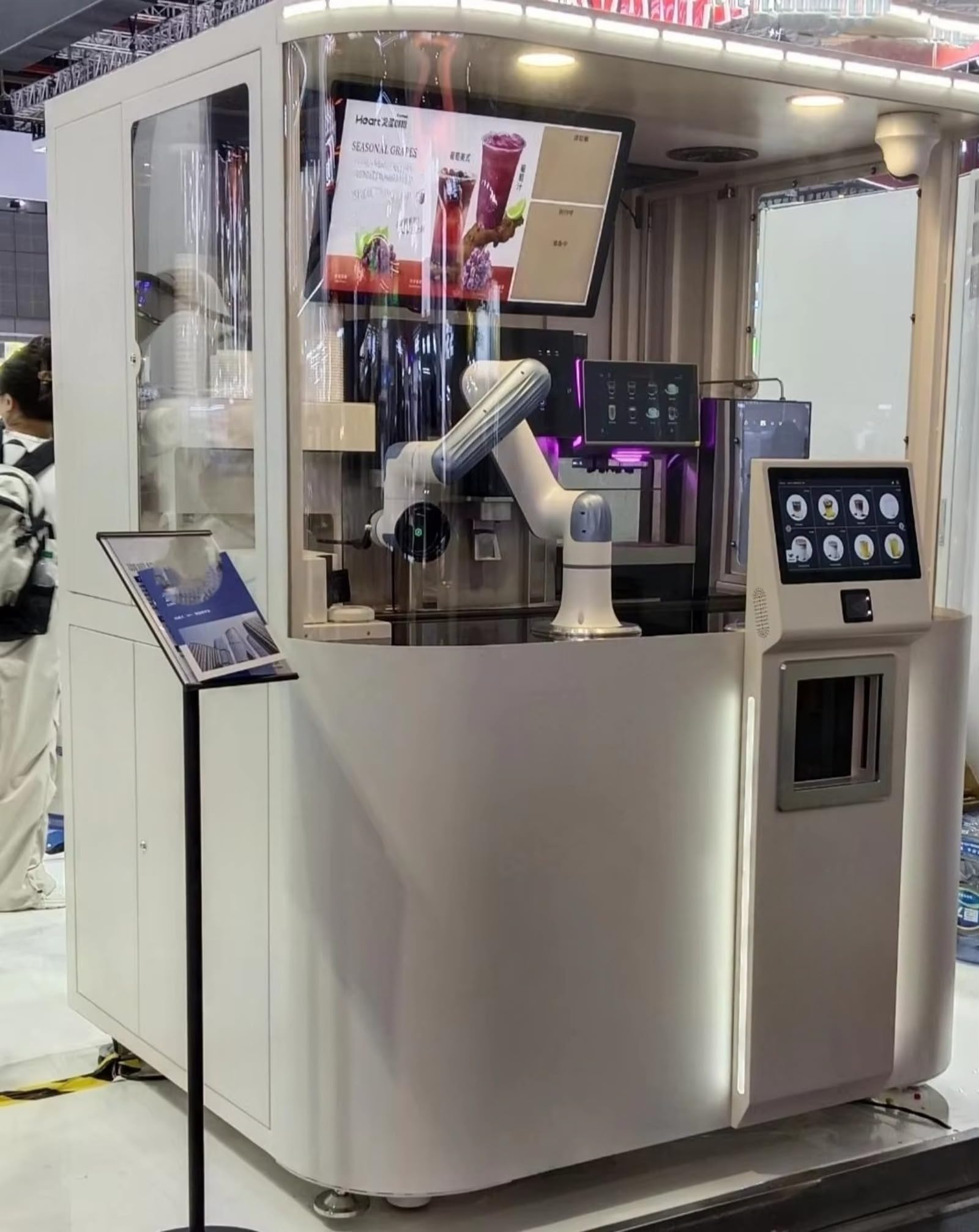 AI Robotic Barista Coffee Robot with Automatic Espresso Machine Milk Frothing System and Touch Display Smart Coffee Making