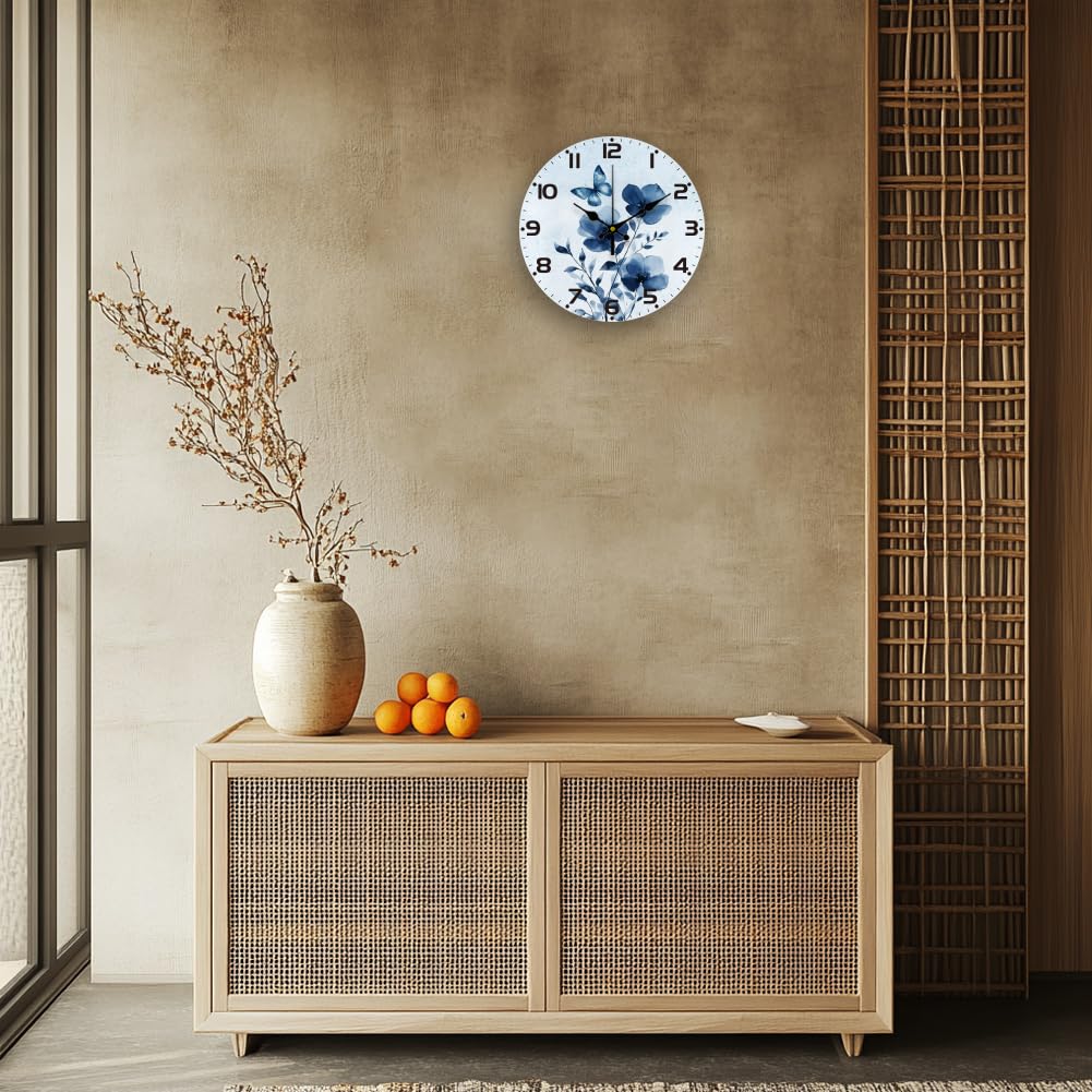CHGCRAFT Reloj de pared con diseño de flores degradadas azules de 12 pulgadas, funciona con pilas, silencioso, sin tictac, diseño de mariposas, reloj decorativo redondo para oficina, hogar, sala de