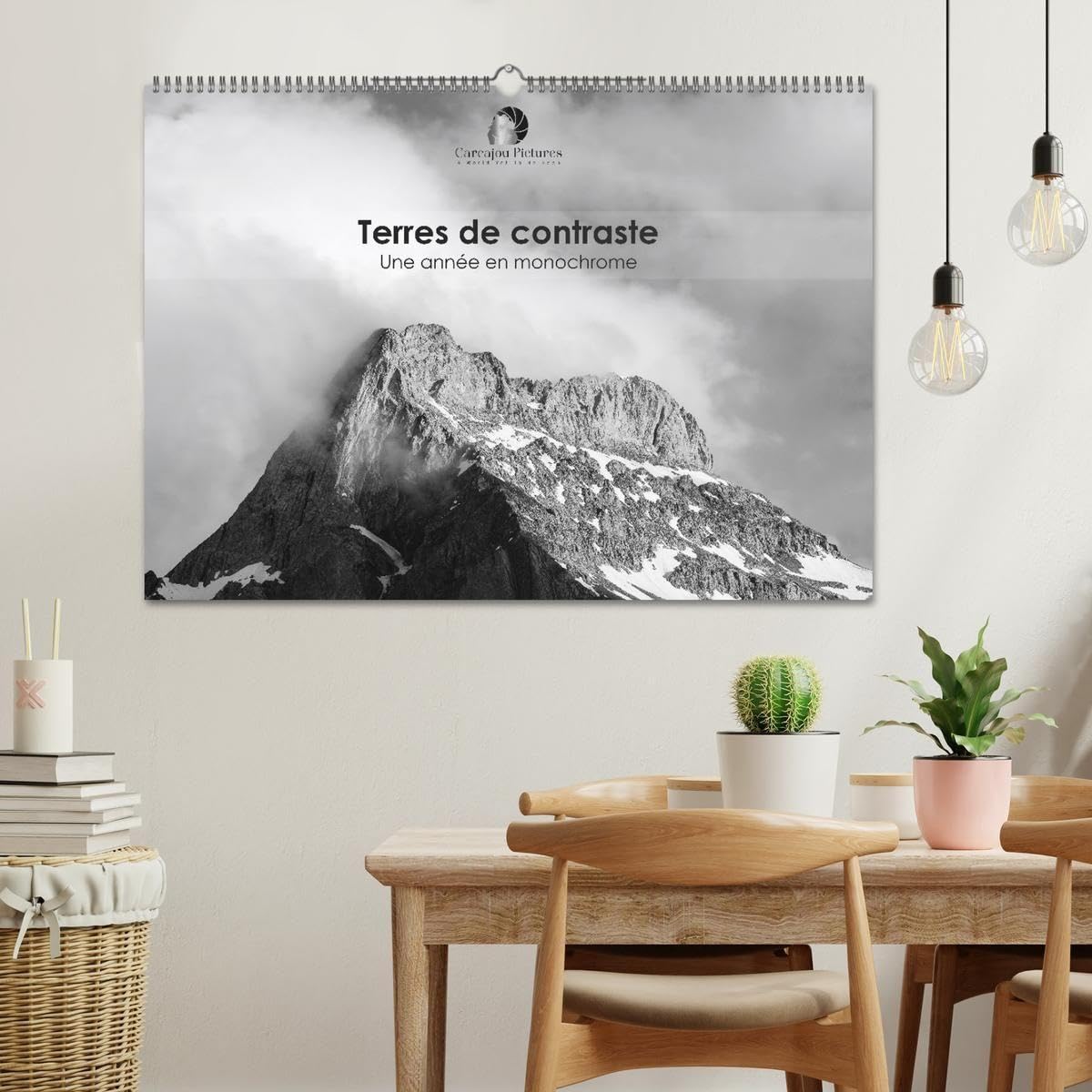 Terres de contraste - Une année en monochrome (Calendrier mural 2027 DIN A2 vertical), CALVENDO calendrier mensuel: Un calendrier artistique et ... et la poésie des paysages en noir et blanc.