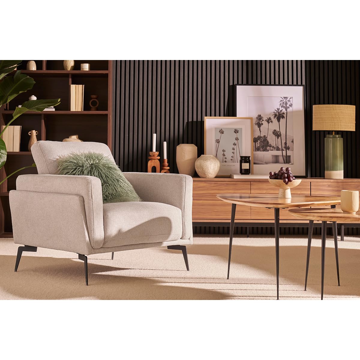 Fauteuil design en tissu effet velours texturé beige et métal noir MOSCO