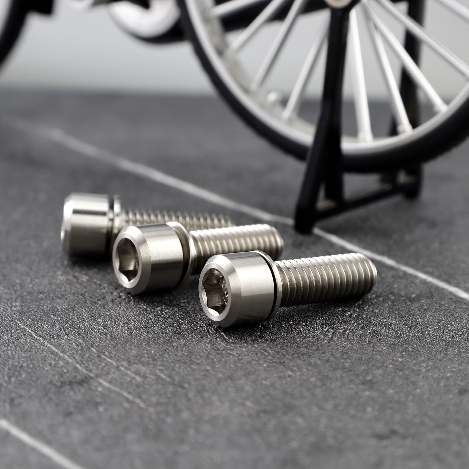 Amazon | RISON チタン製 M6 x 20mm 自転車ねじ 六角穴付きボルト