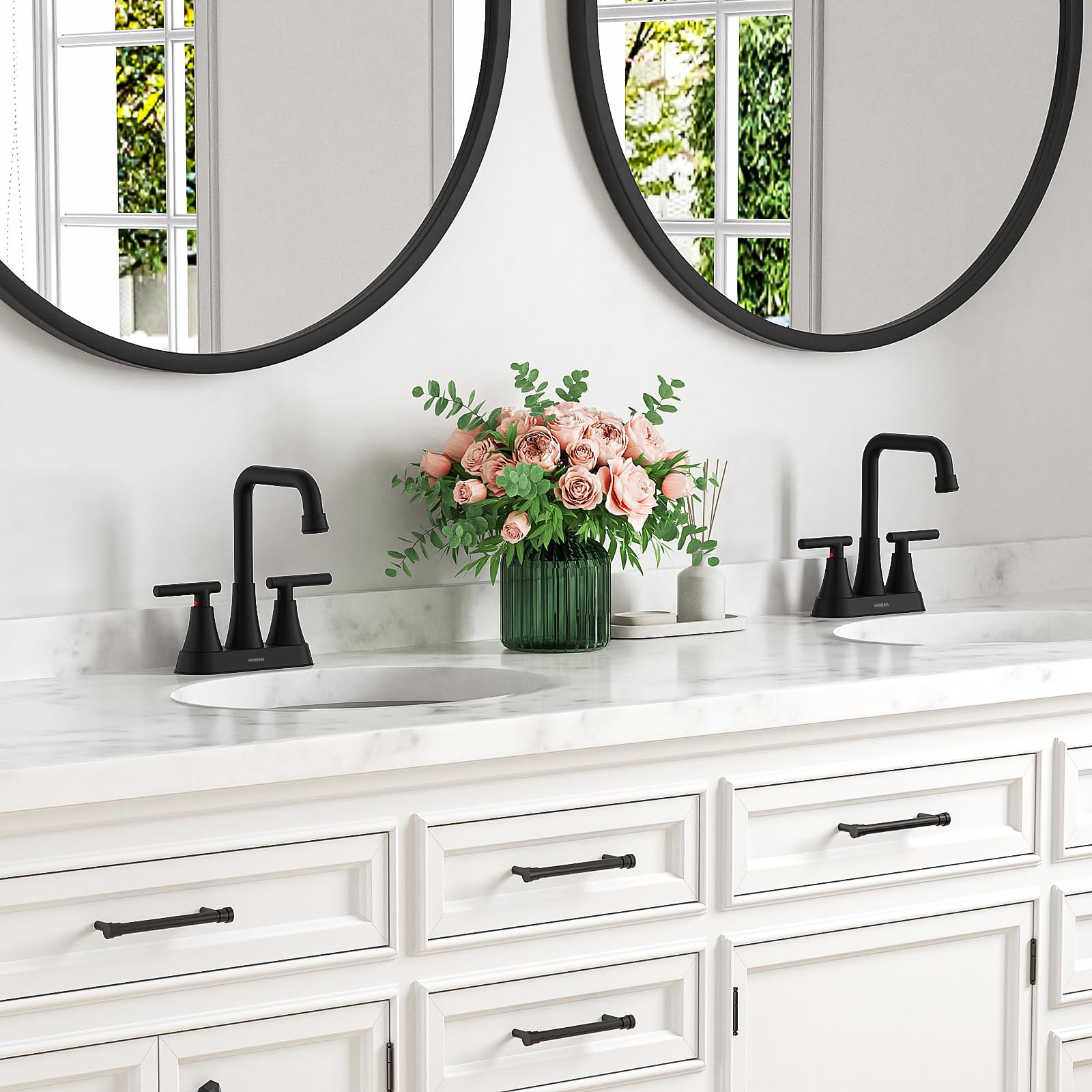 Hurran - Grifo de lavabo de baño negro mate, grifos de baño de 4 pulgadas para fregadero de 3 agujeros con drenaje emergente y mangueras de suministro, grifo central de boquilla giratoria de 360