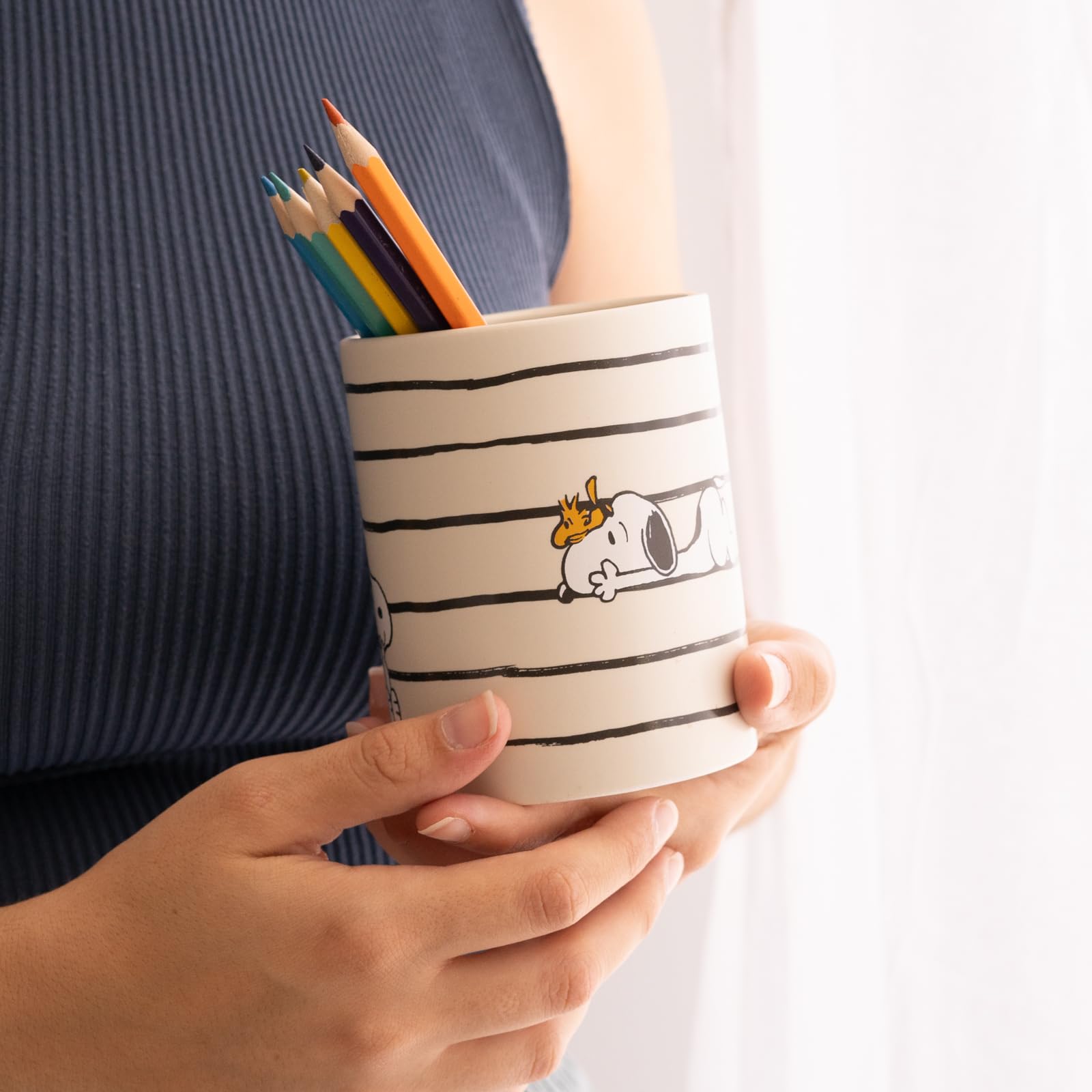 Grupo Erik Snoopy Pen Holder | Pen Holder For Desk, Pen Pot, Pencil Pot, Pencil Holder | Desk Organiser, Desk Accessories | Snoopy Gifts, Snoopy Mug, Snoopy Stationery | Ceramiczny pojemnik na długopisy, pojemnik na ołówki, organizer na biurko, artykuły p