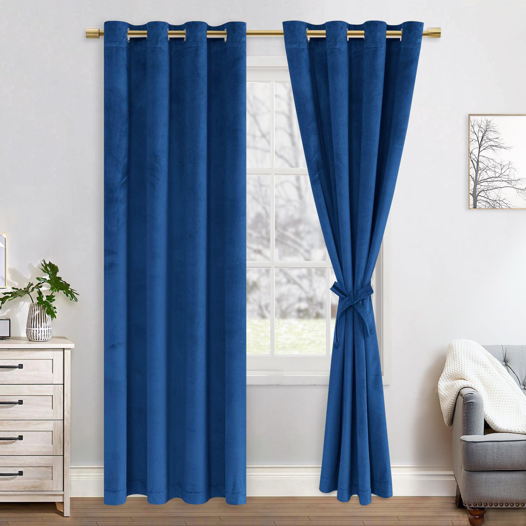 Rideaux de chambre occultants bleu marine pour une décoration feutrée