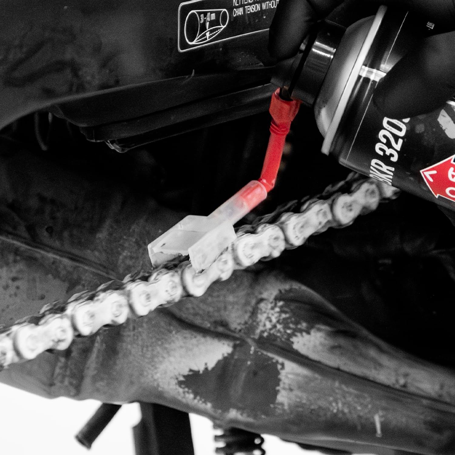 ERRECOM 1000 Miglia Clean&Lube Kit Catena Moto ROAD; include Sgrassante Catena Bombola Alta Pressione 500mL + Lubrificante Catena Moto da Strada 500mL + Huggie System e Prolunga 90° +spazzola+guanti